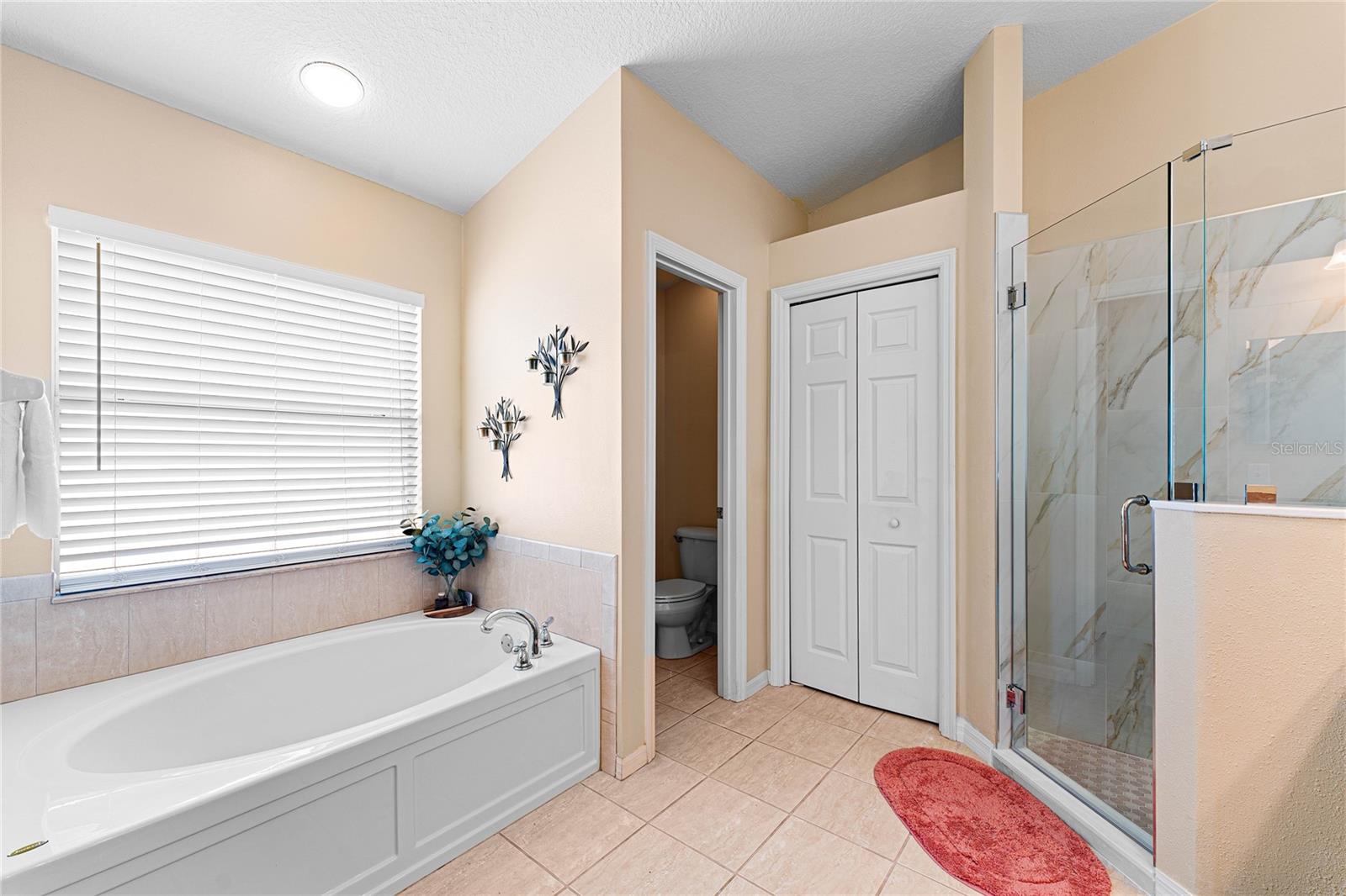 Primary en-suite