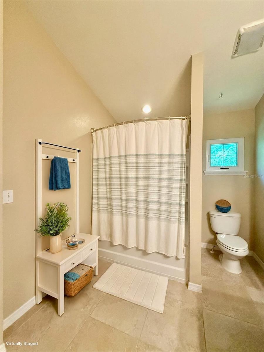 En Suite Bath