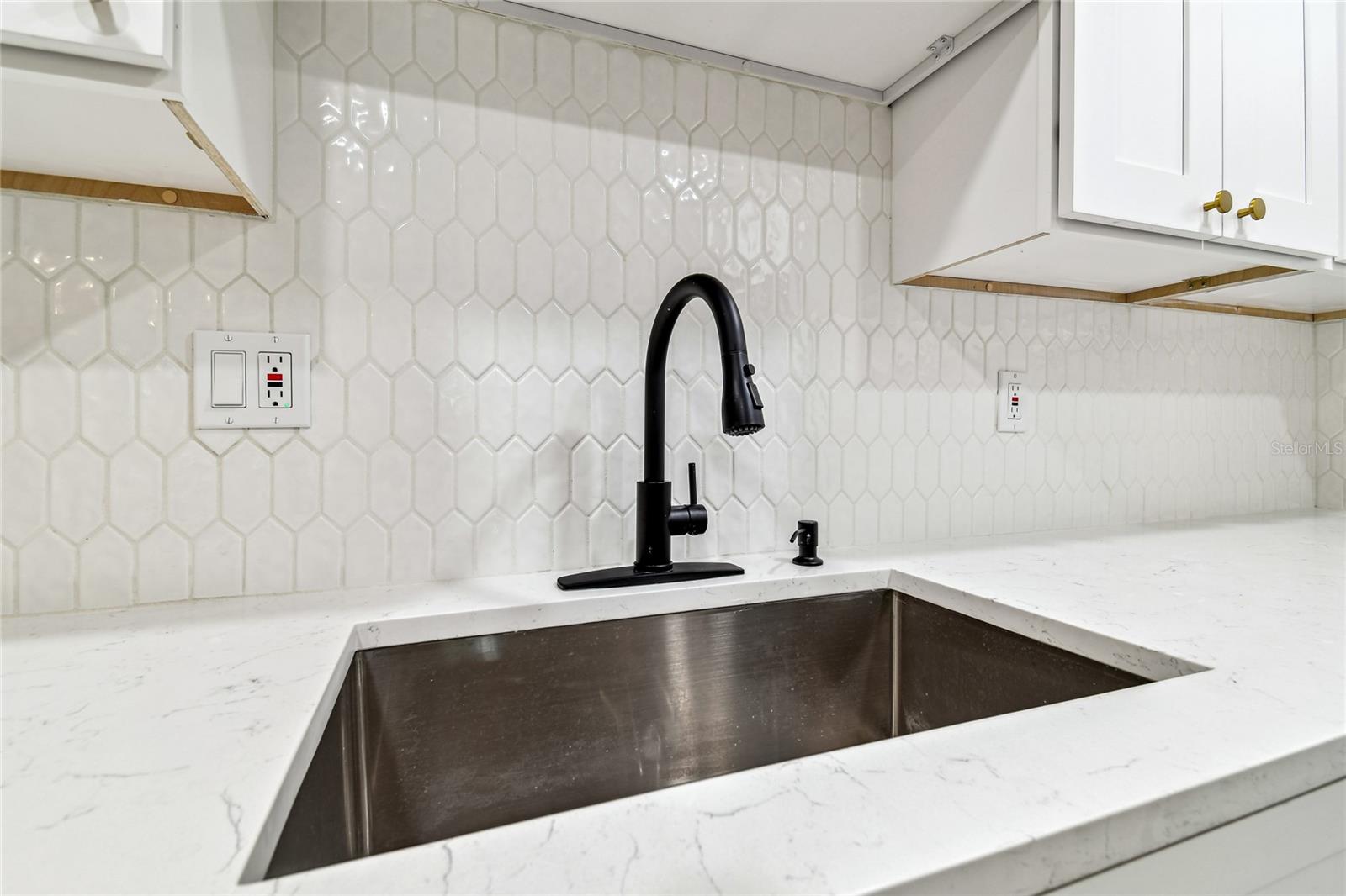 SINK AND BACK CERAMICS TILE