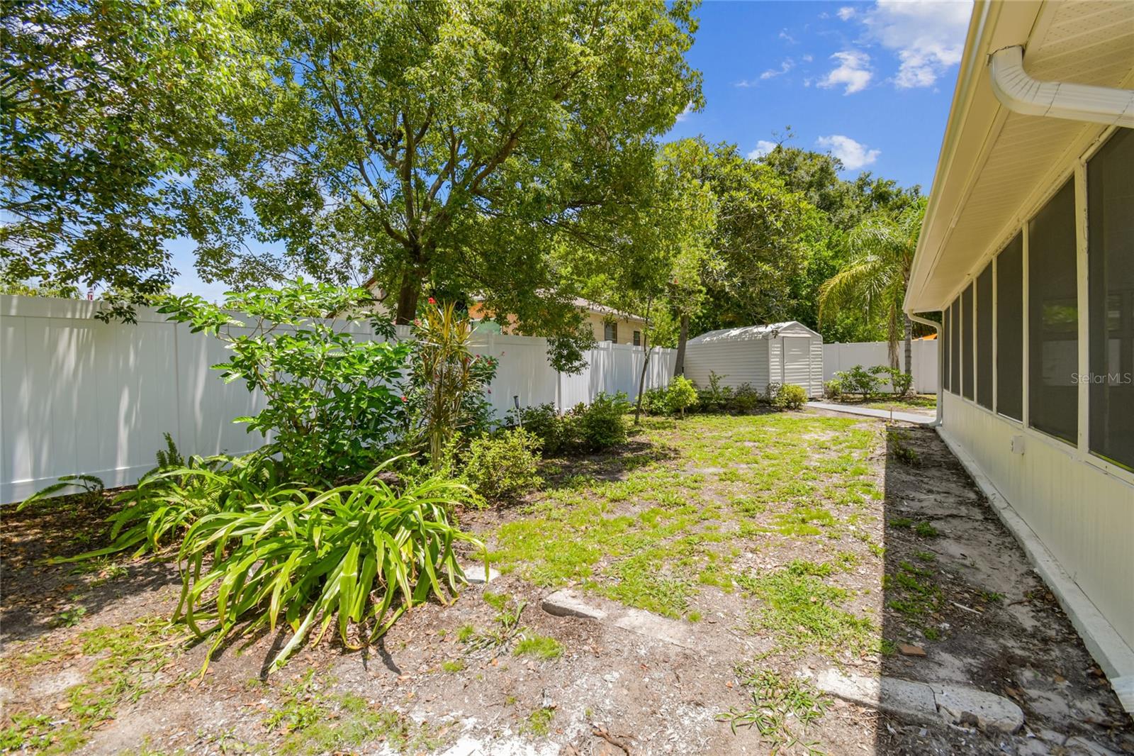 SIDE YARD FENCE