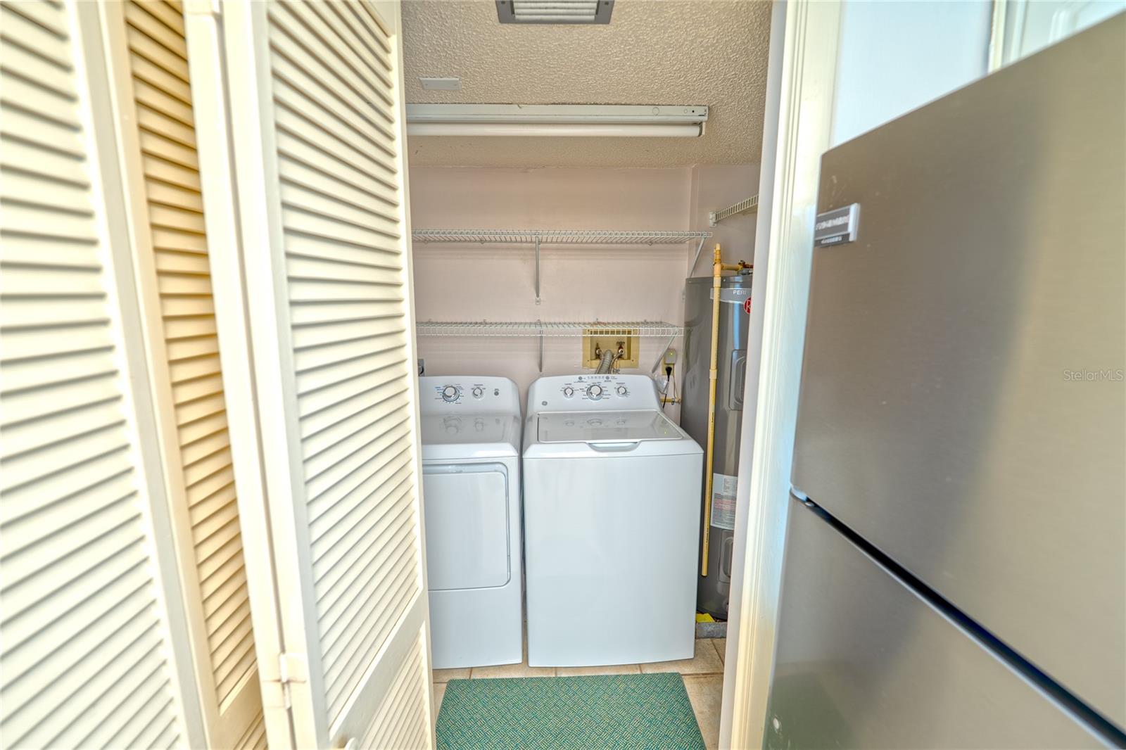 washer/dryer located in kitchen closet