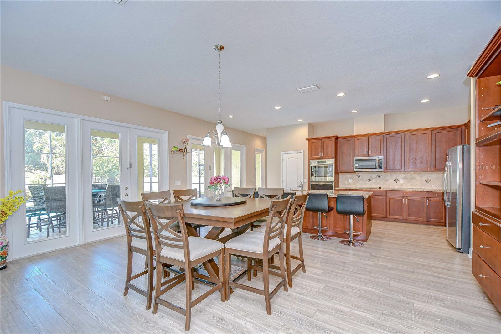 Eat in area and kitchen