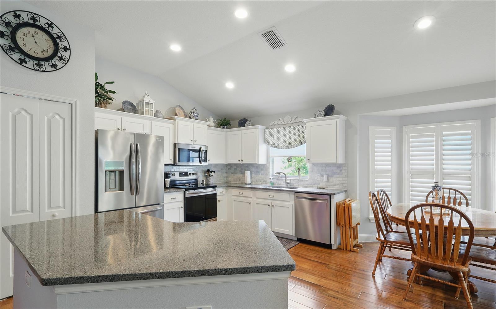 Lovely kitchen with new appliances!