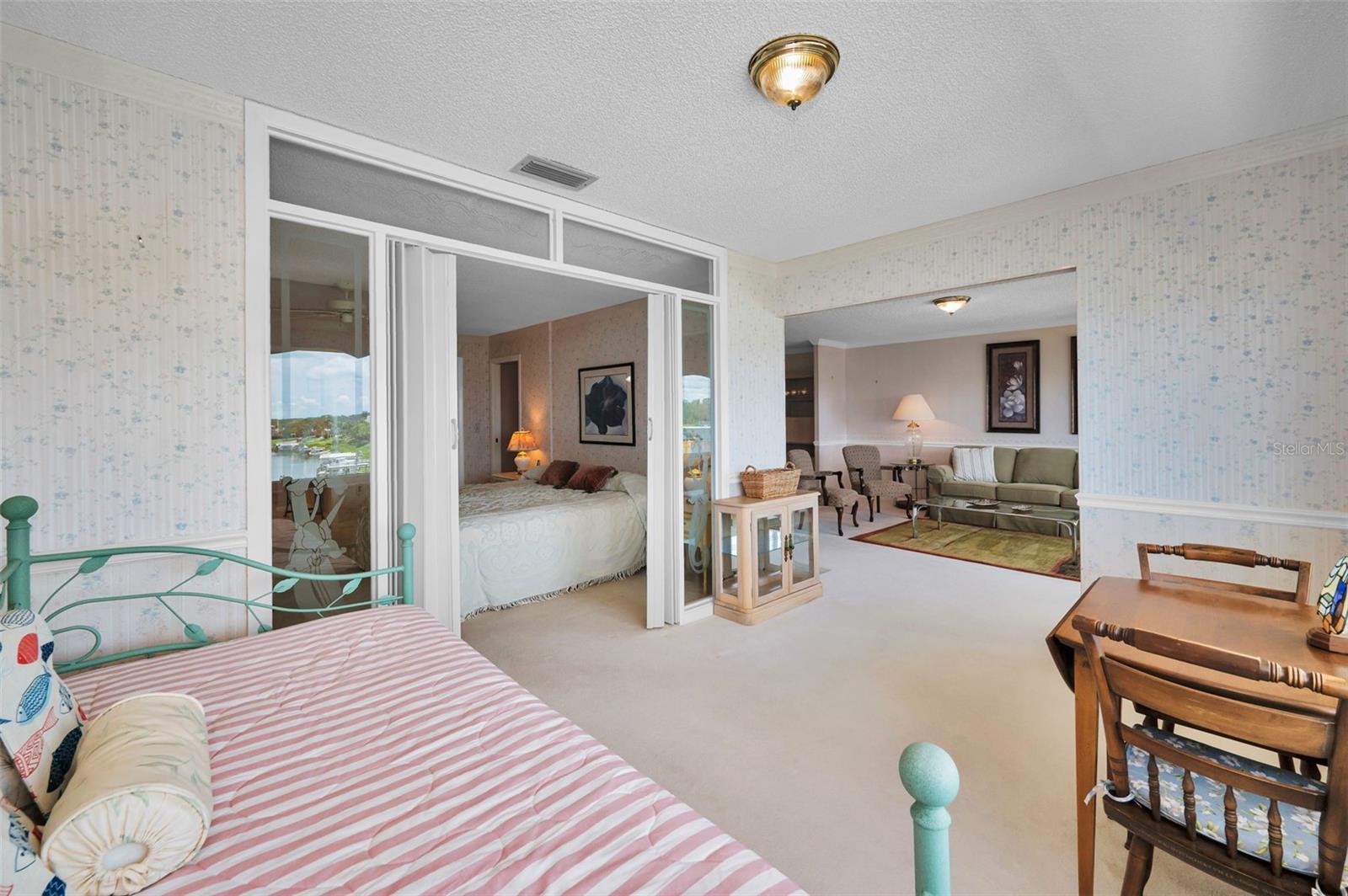 Den/Florida Room