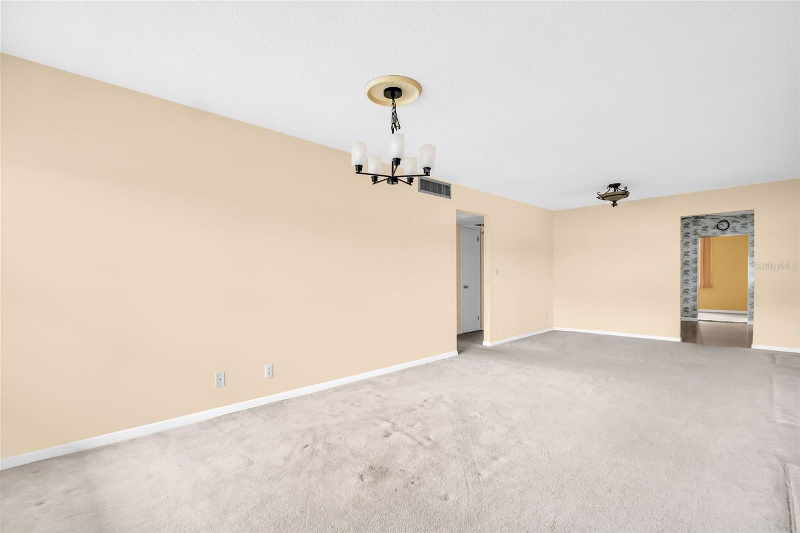 Living Room/Dining Area