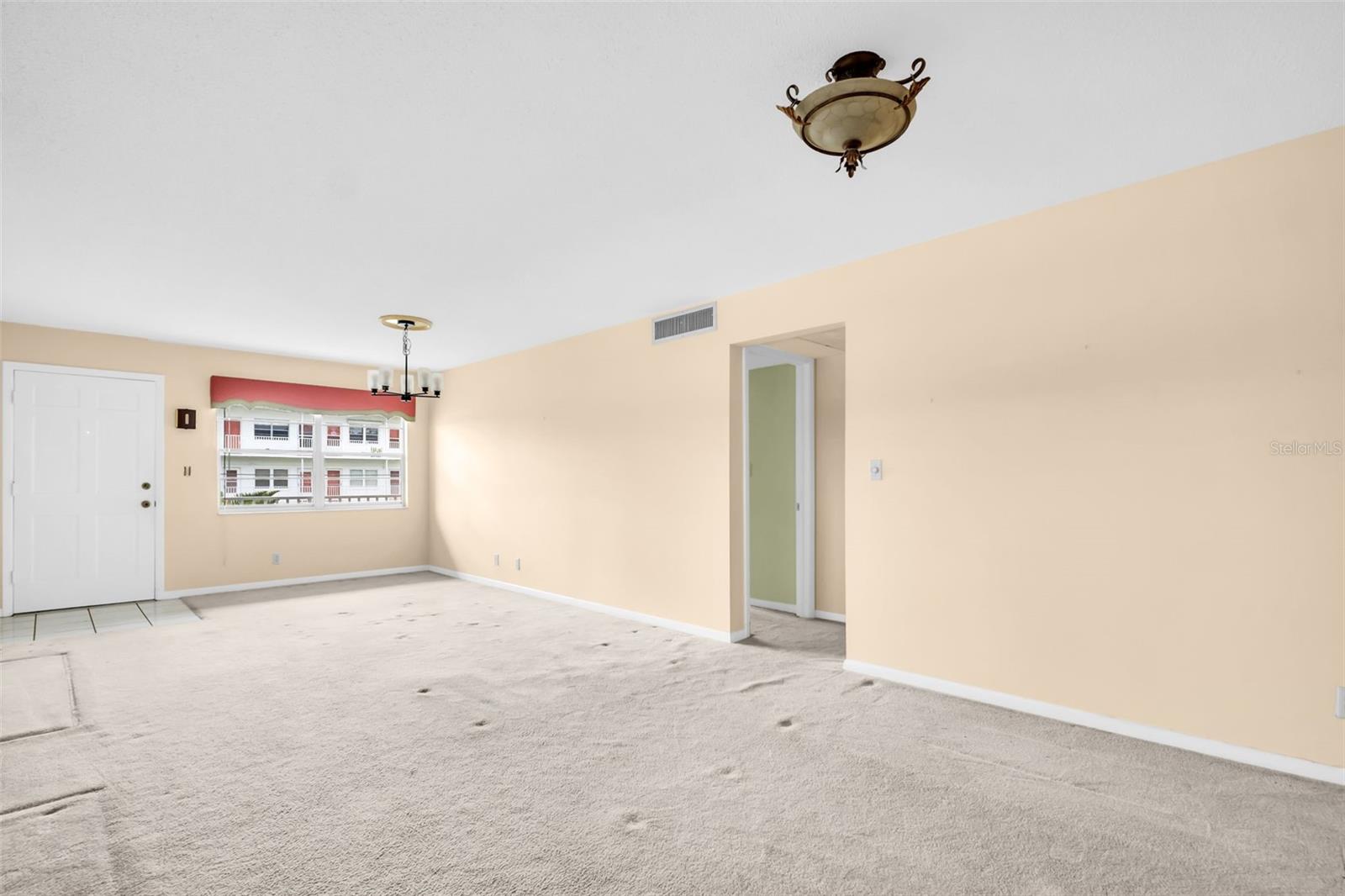 Living Room/Dining Area
