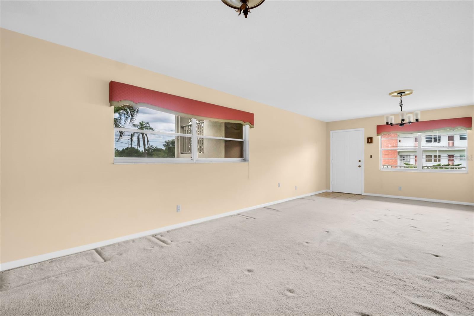 Living Room/Dining Area