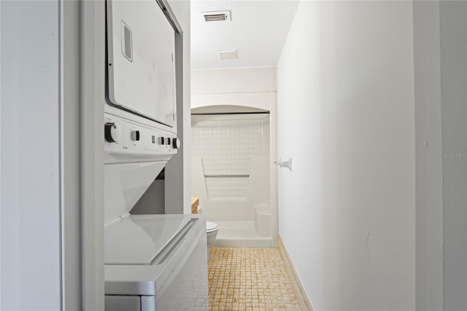 WASHER & DRYER HOOK-UP