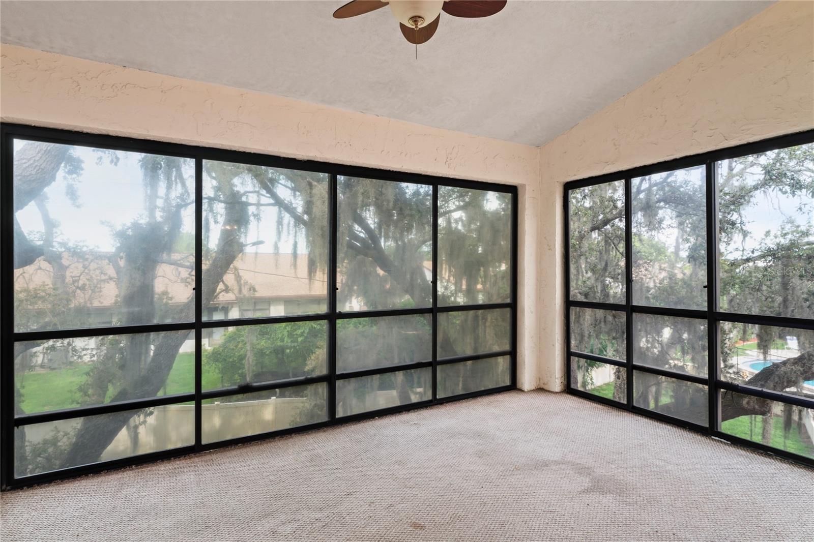 VINYL ENCLOSED LANAI