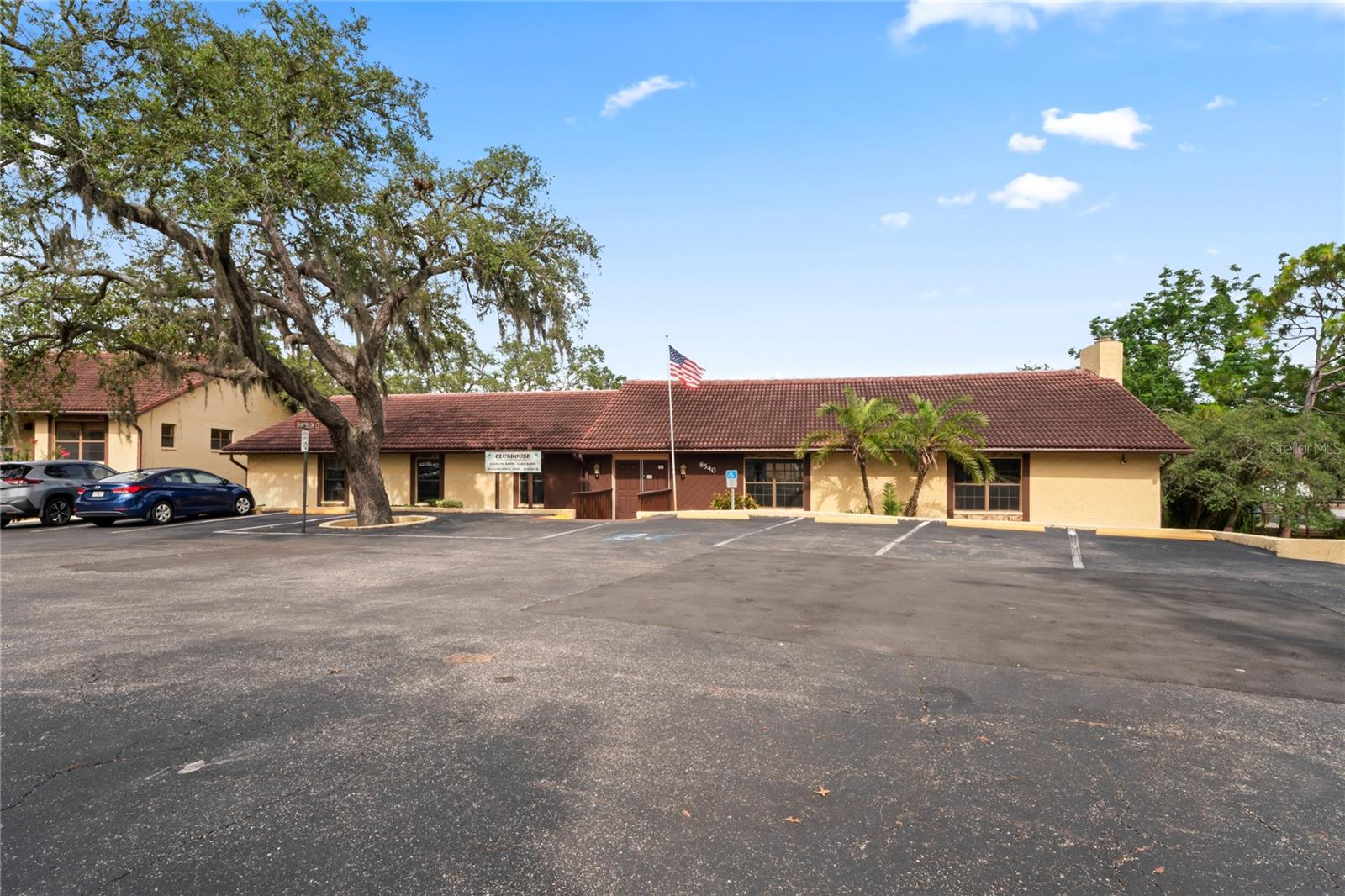 COMMUNITY CLUBHOUSE & POOL