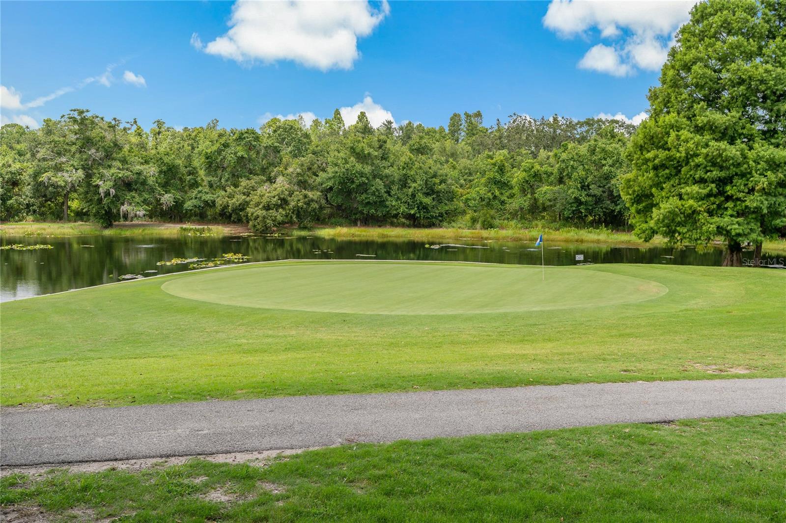 27-HOLE EXECUTIVE GOLF COURSE!