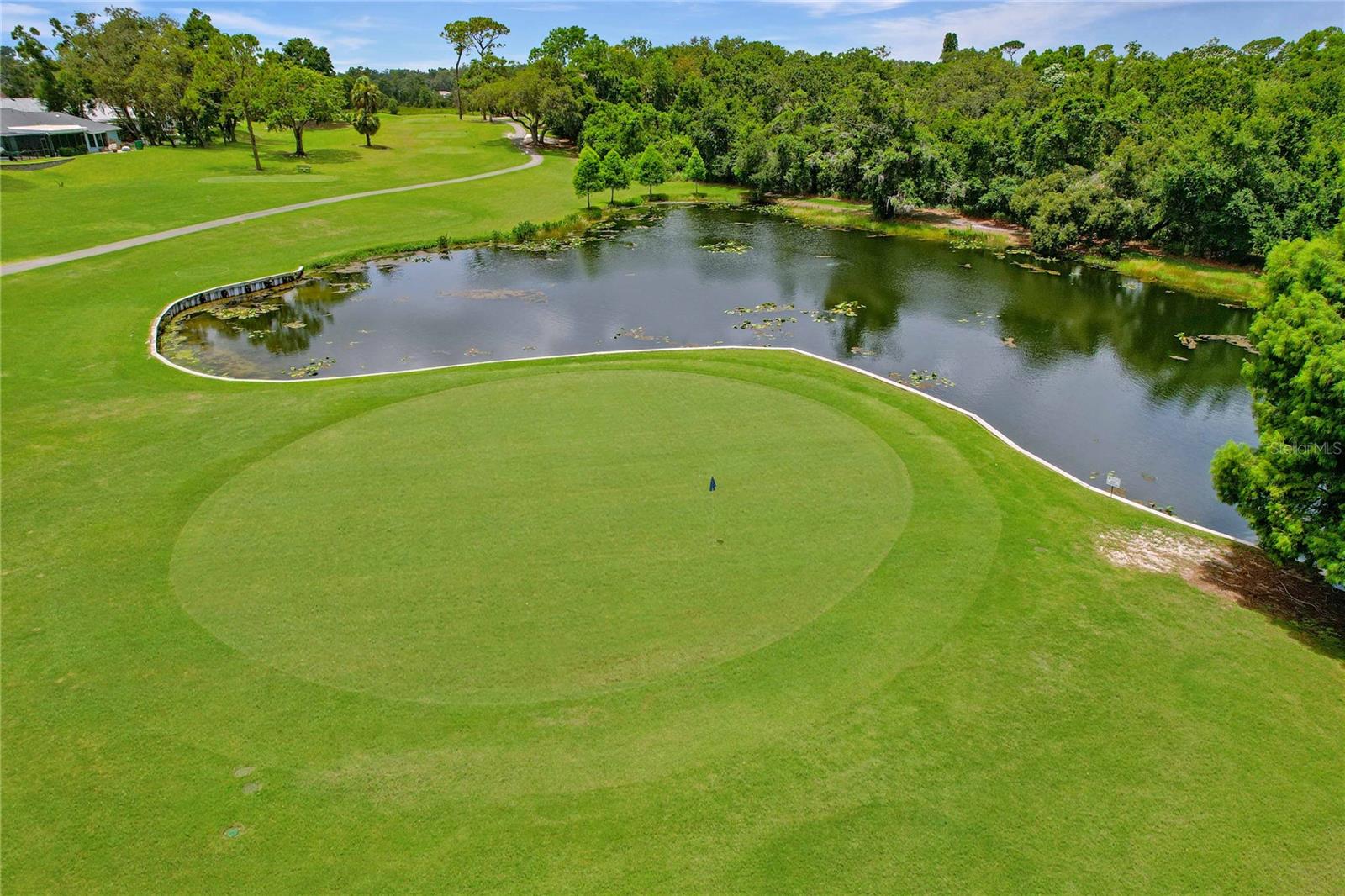 COMMUNITY GOLF COURSE!