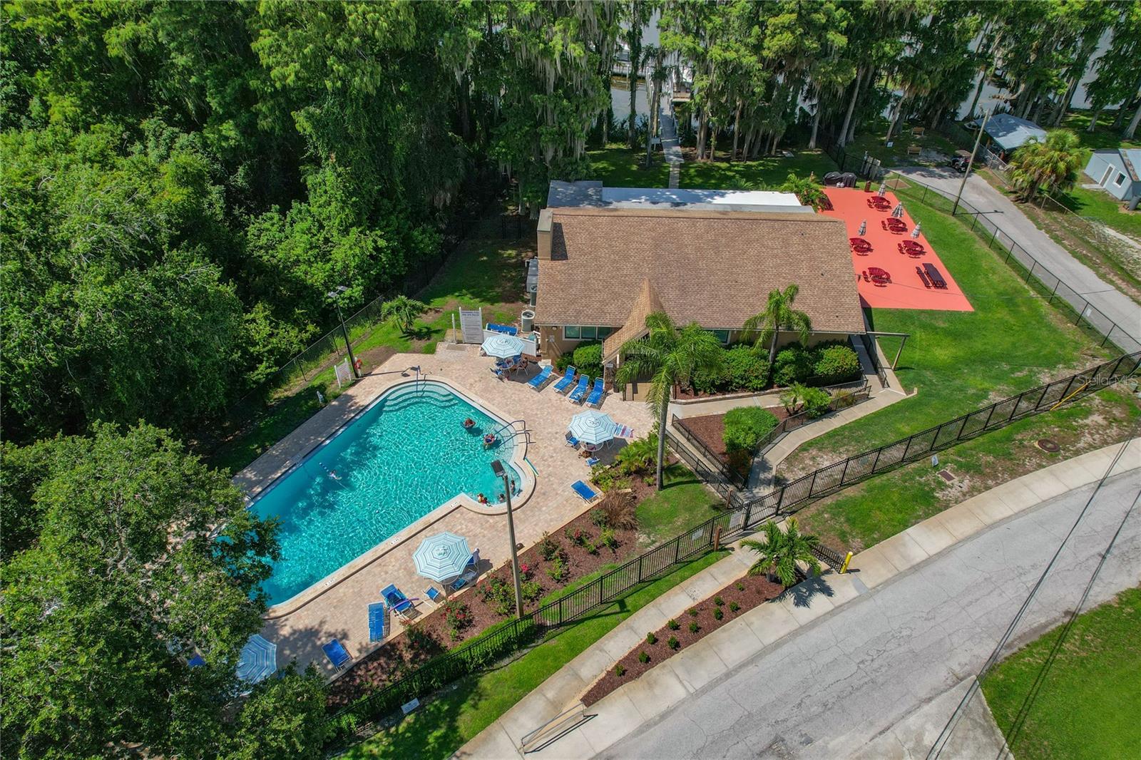 PICNIC TABLES AND A POOL AT THE LODGE ON LAKE TARPON