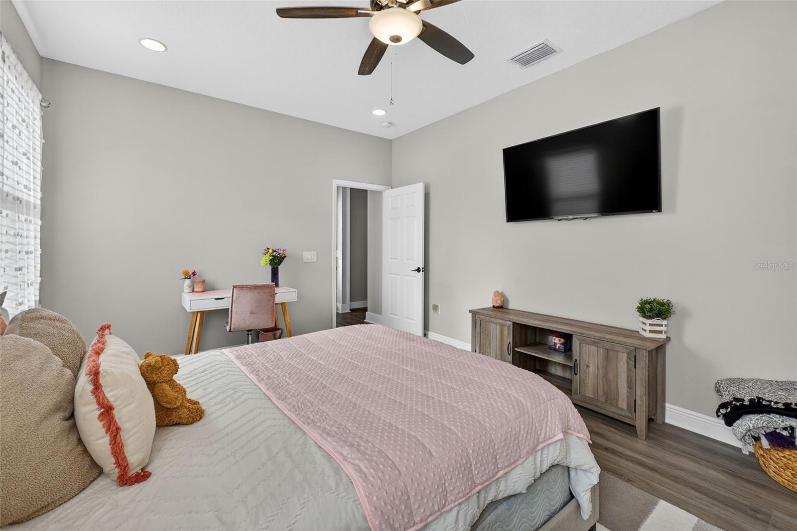 First floor bedroom (1)
