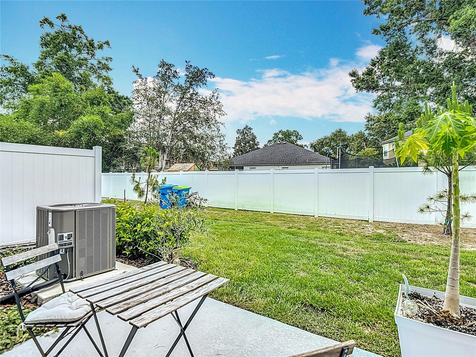 TB8394883