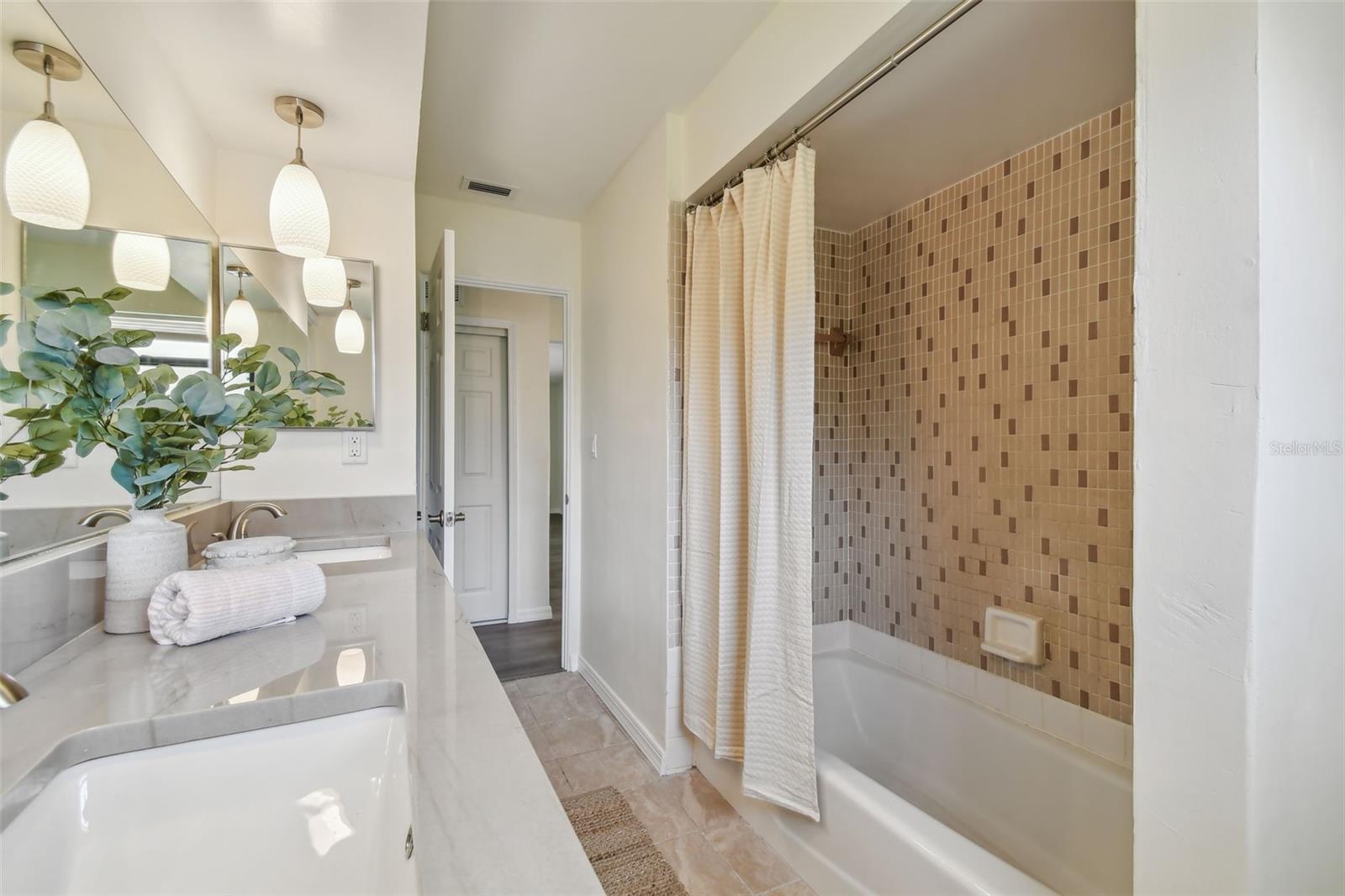 Jack and Jill bath with tub