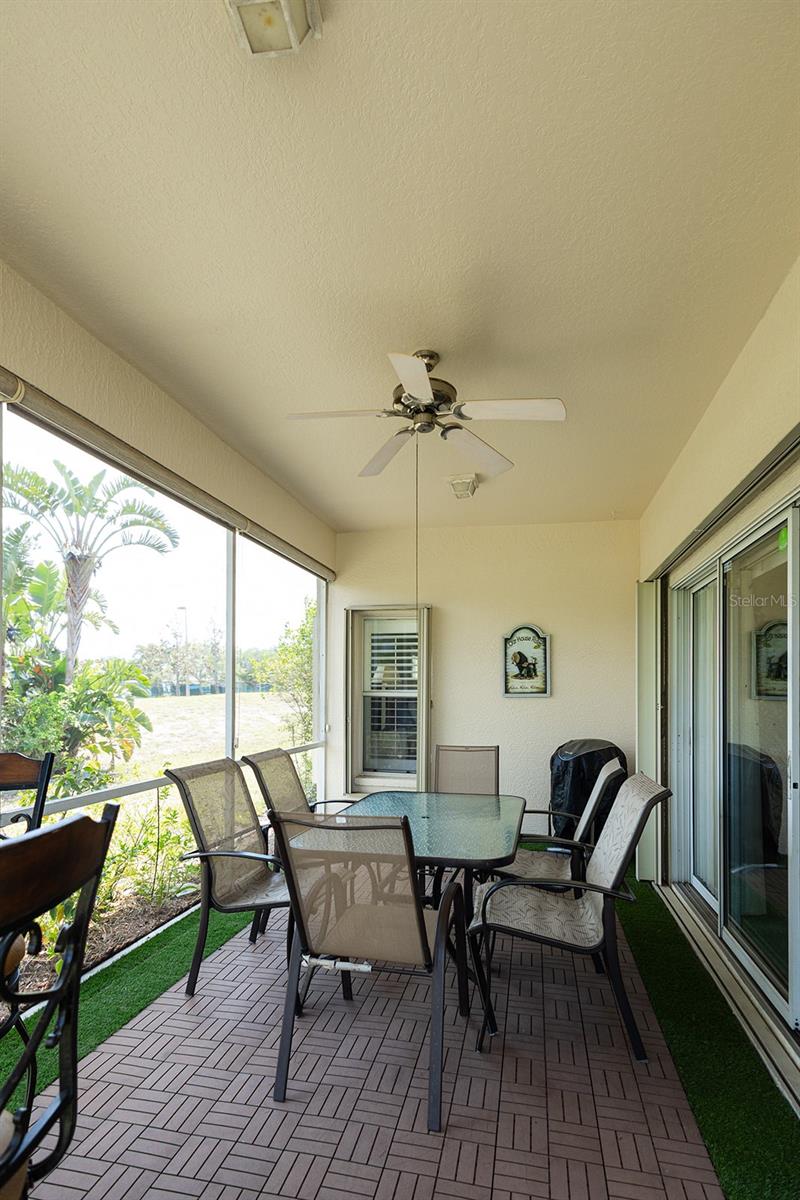 Lanai Area with seating and a great space to entertain or just enjoy dinner outside!