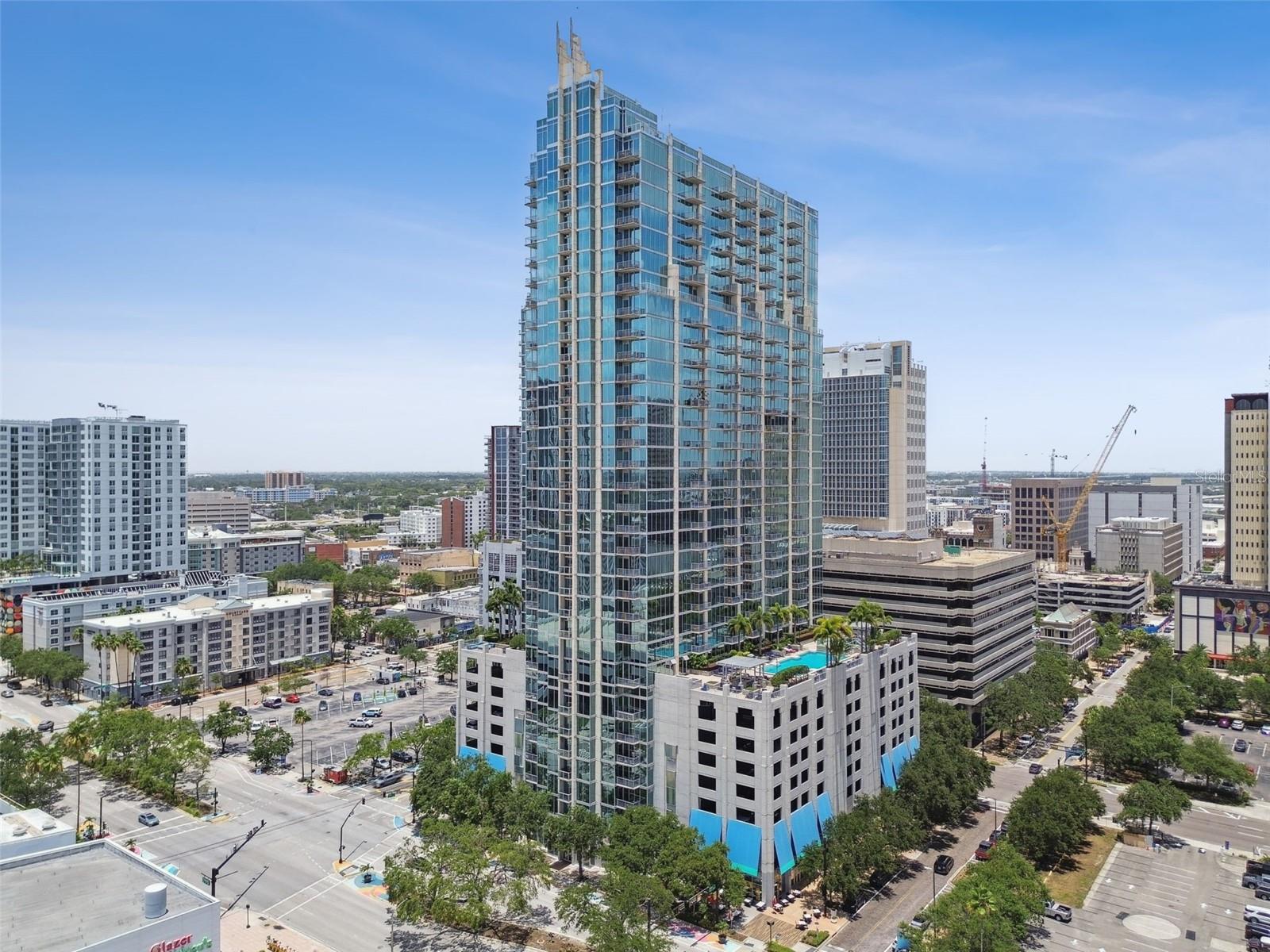 Experience the ultimate in urban living at SkyPoint, one of Downtown Tampa’s premier high-rise residences.