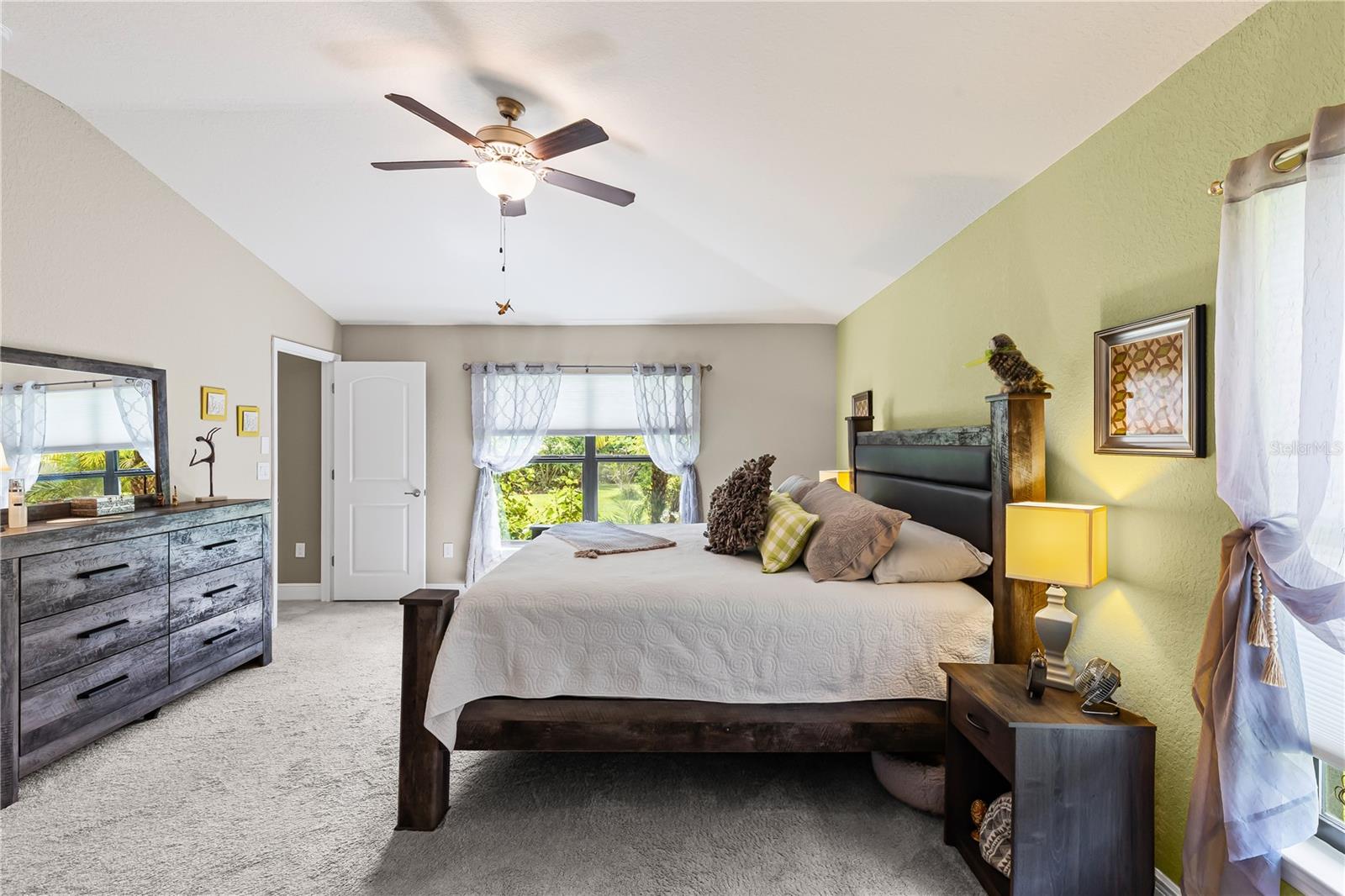 Plenty of room for King bed and Furniture