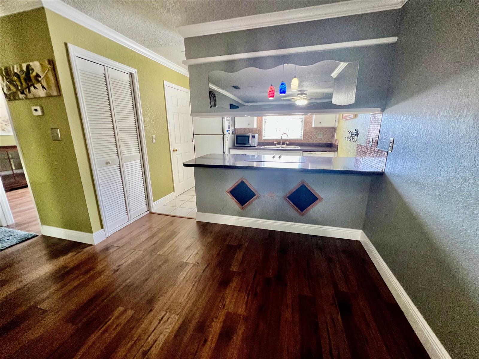 Breakfast bar