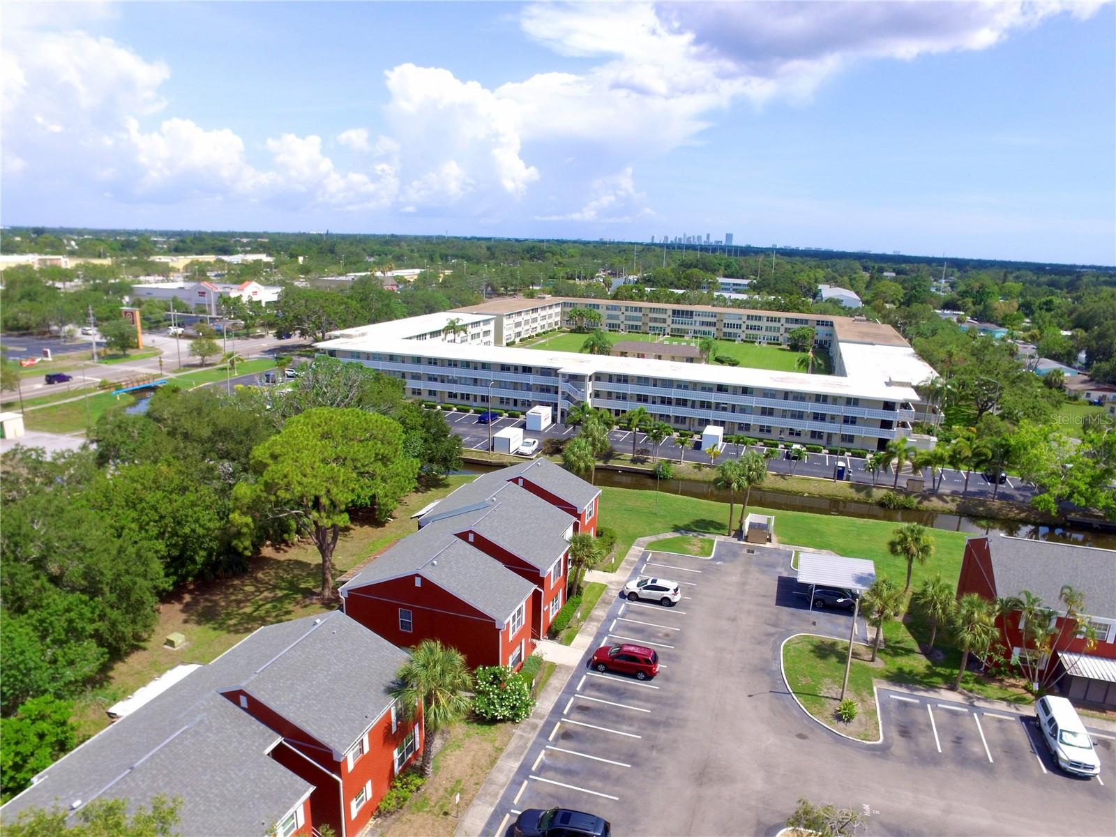 Downtown St Pete on the horizon, sure to please convenient location close to everything and commuter's dream