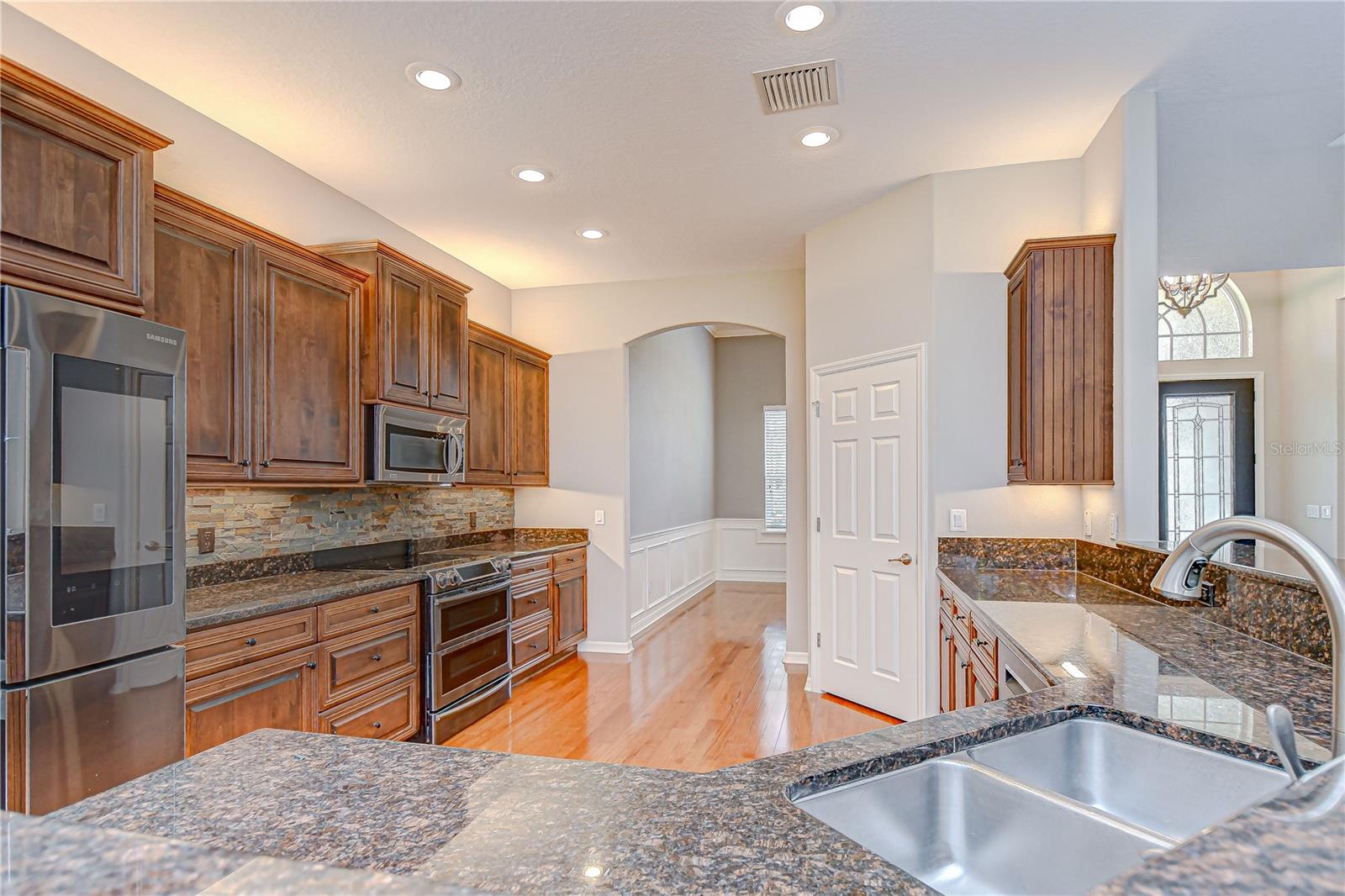 Black stainless appliances!