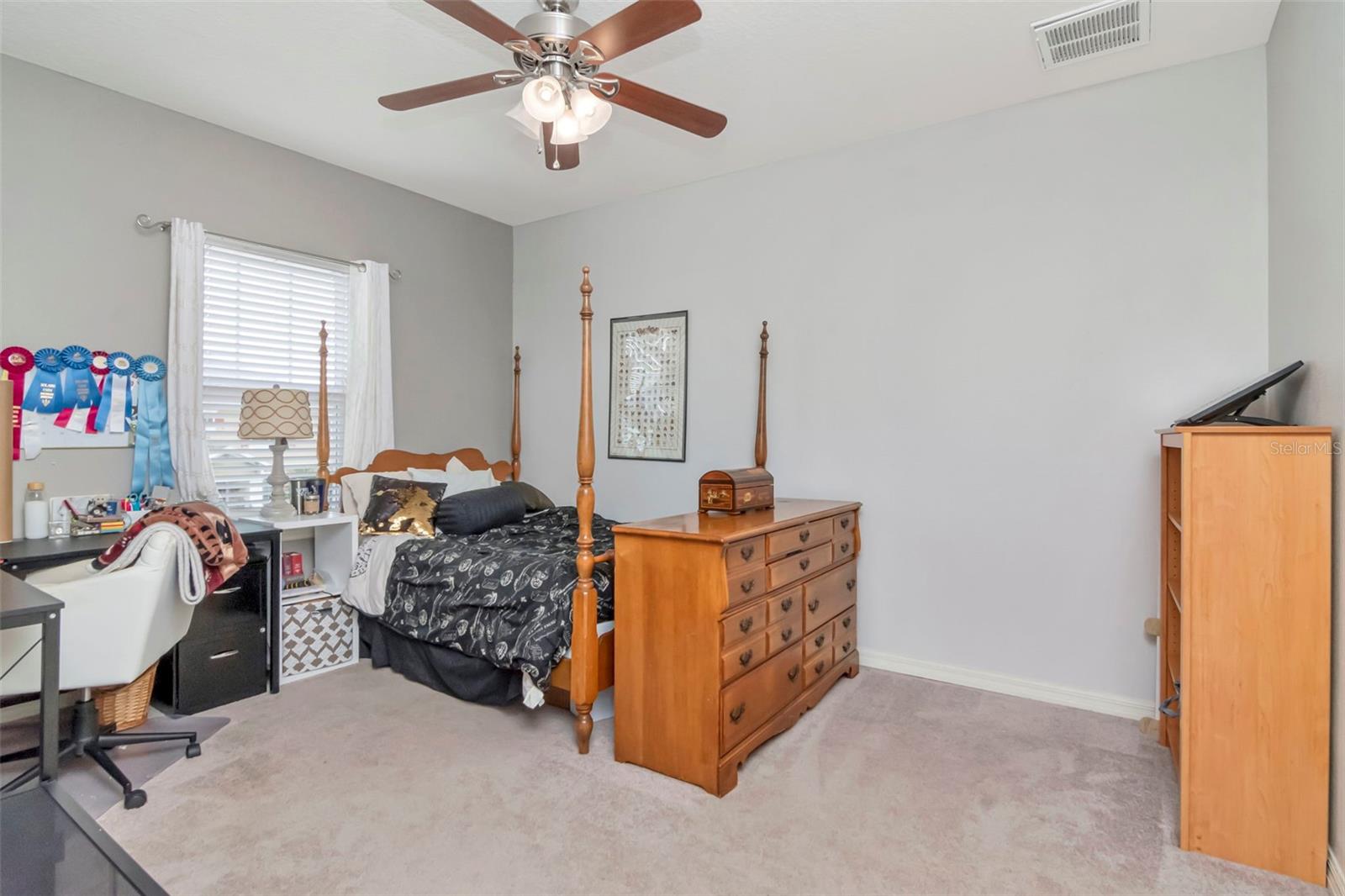 2 Ways to enter this bedroom