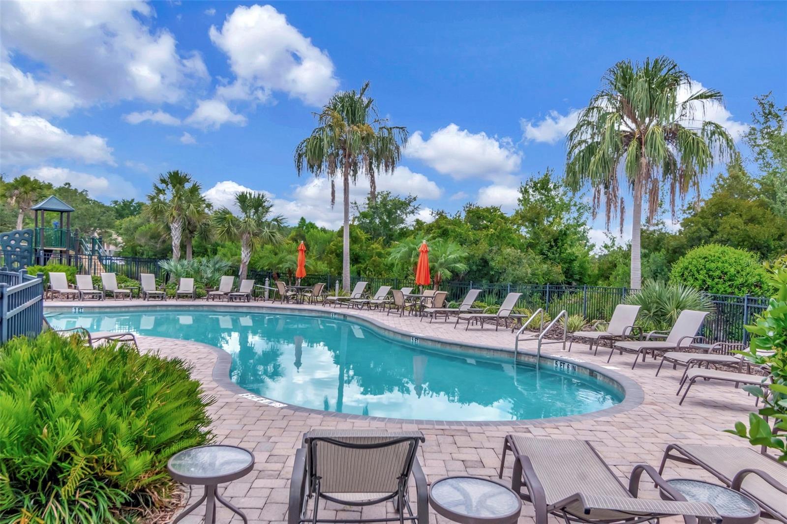 Roomy Pool