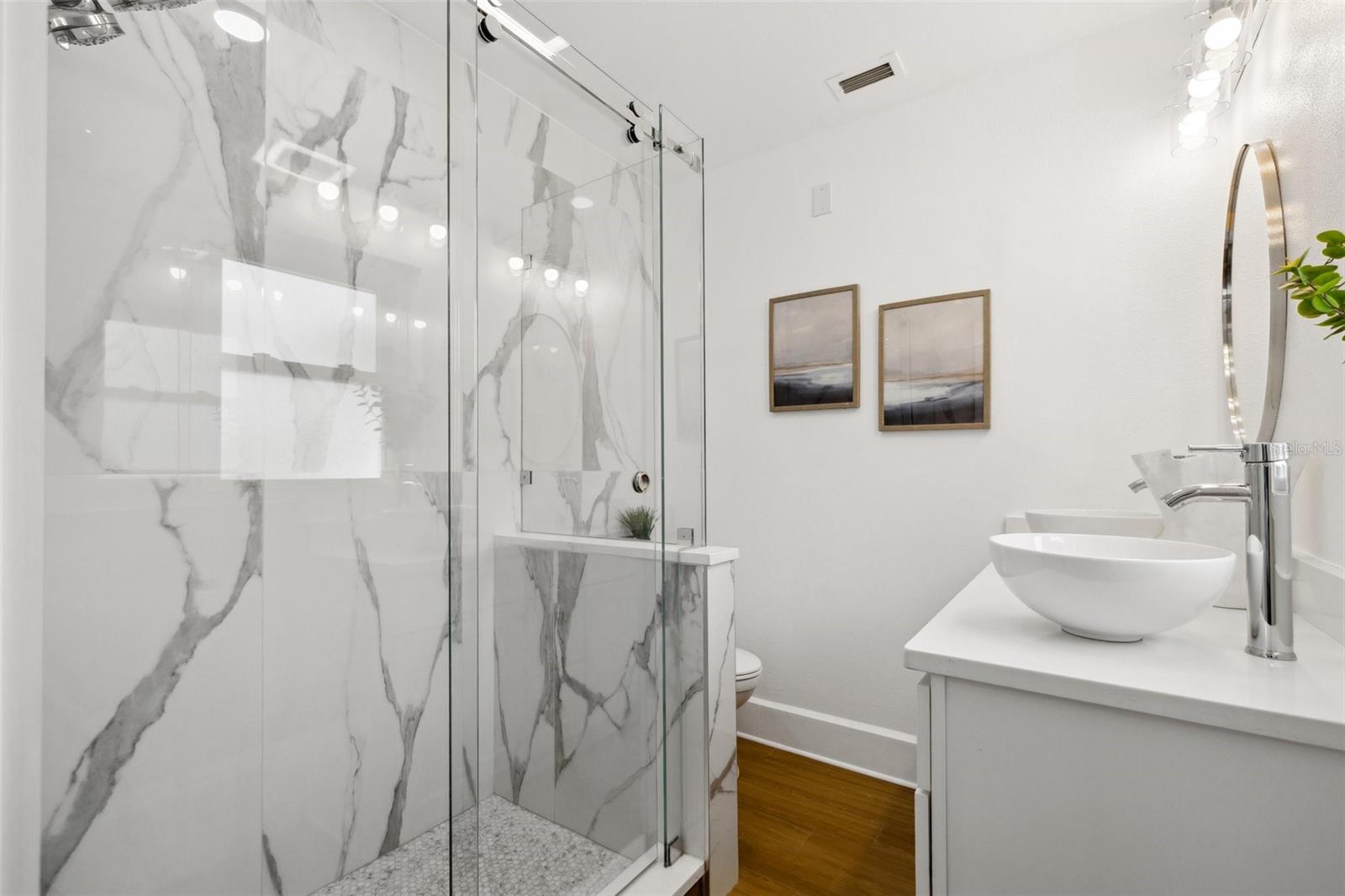 En suite Bath