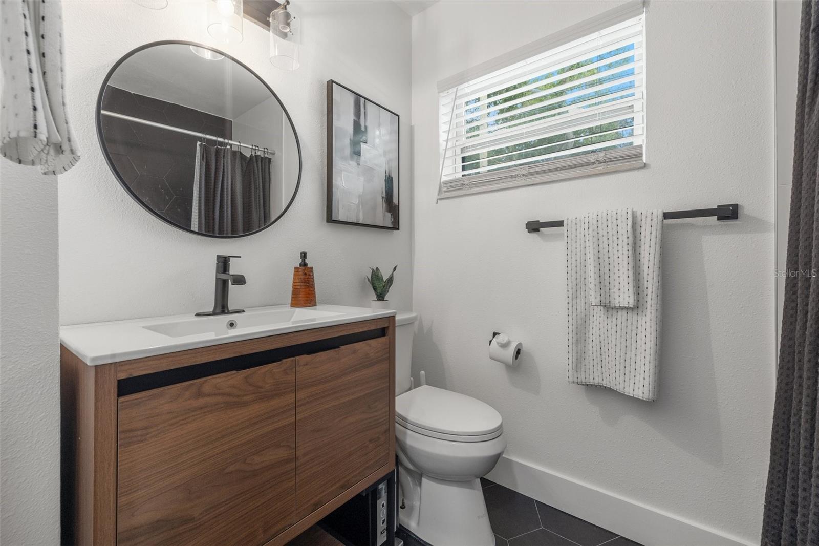 Apartment full bath