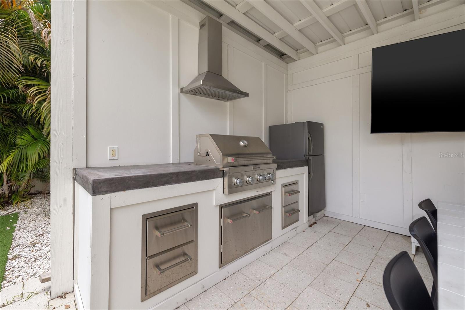 Outdoor kitchen