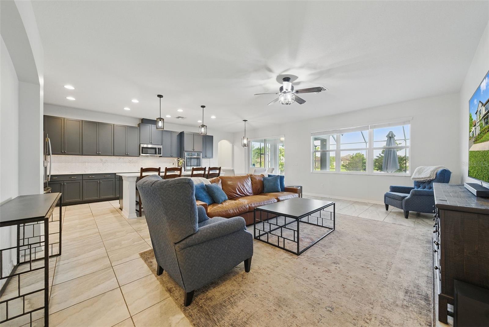 Open Layout Family/ Kitchen