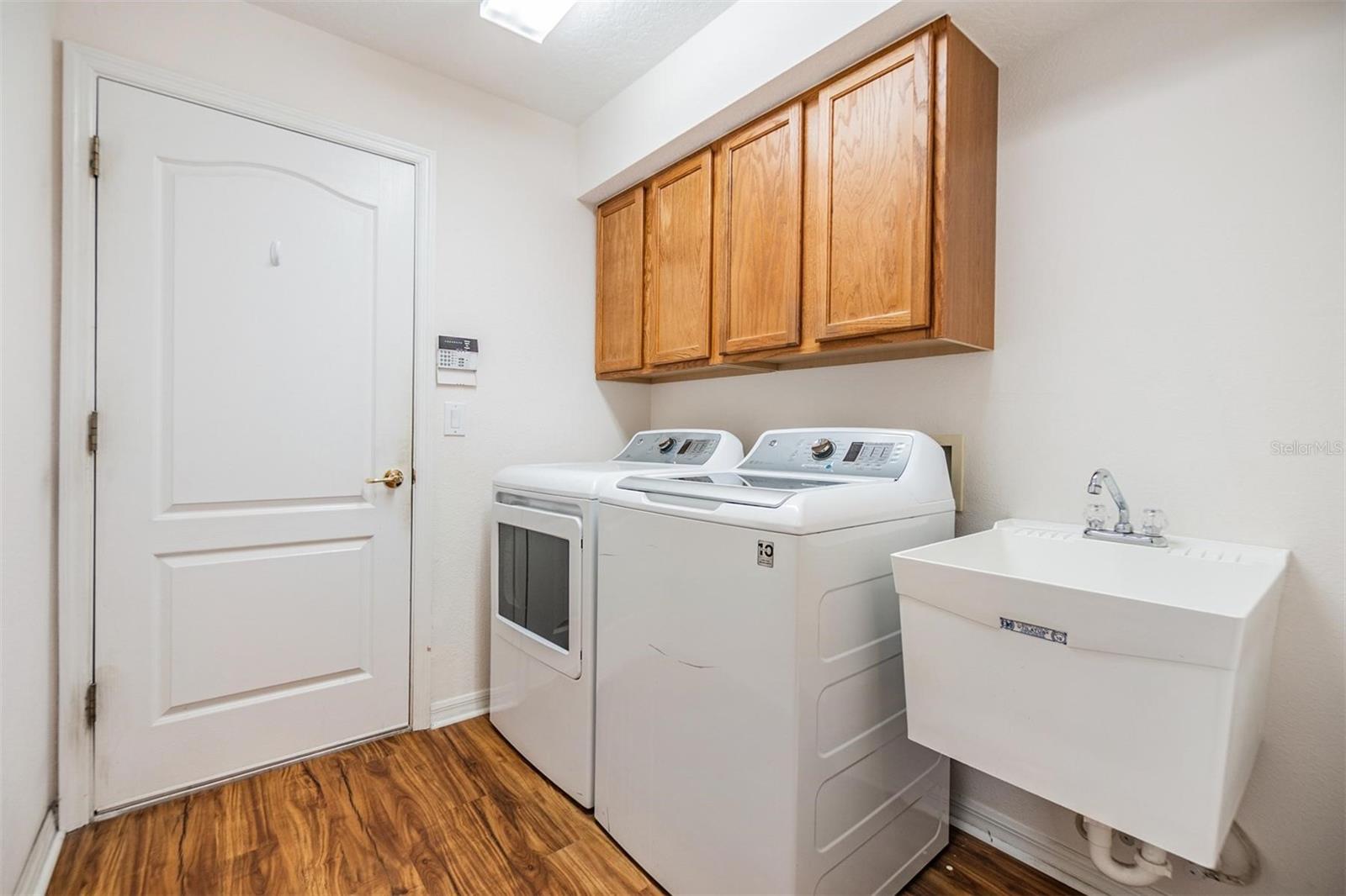 Walk-in laundry with utility sink