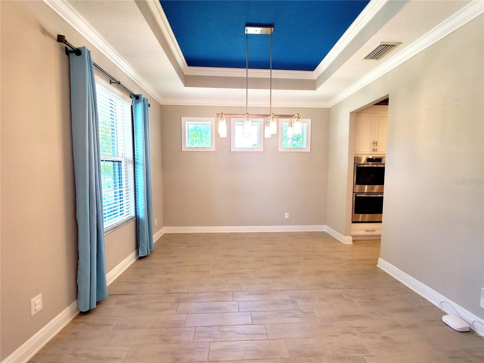 FORMAL DINING