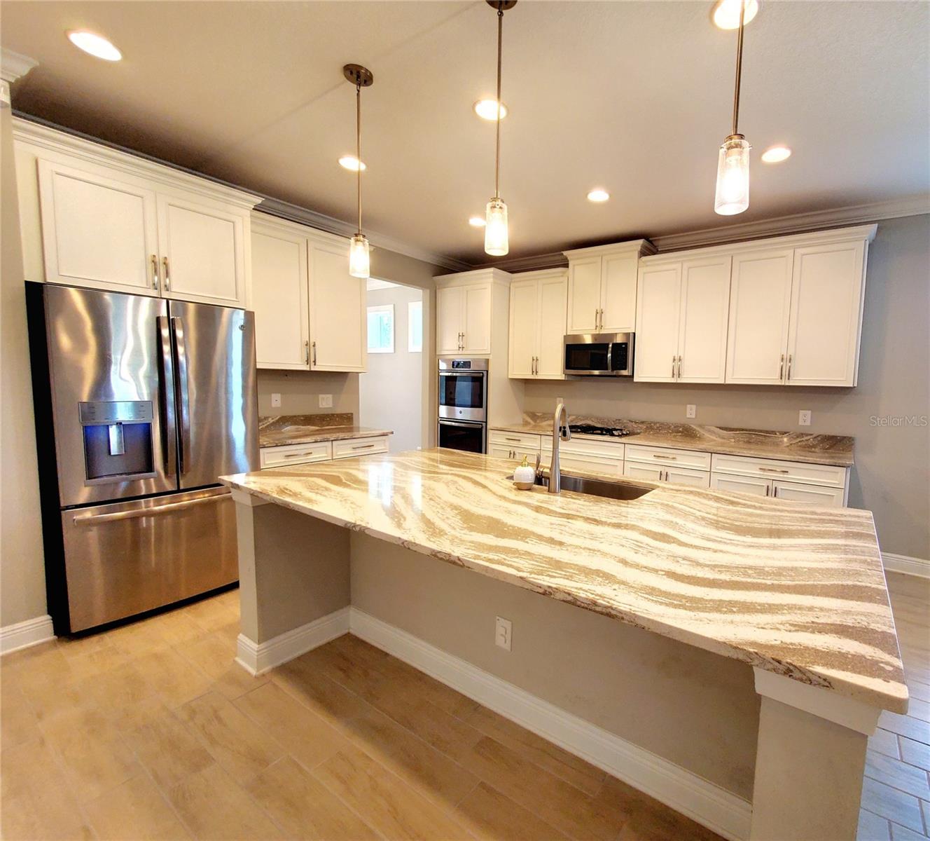 KITCHEN ISLAND