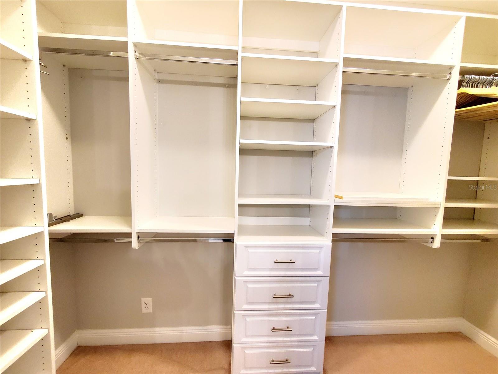 CALIFORNIA CLOSET