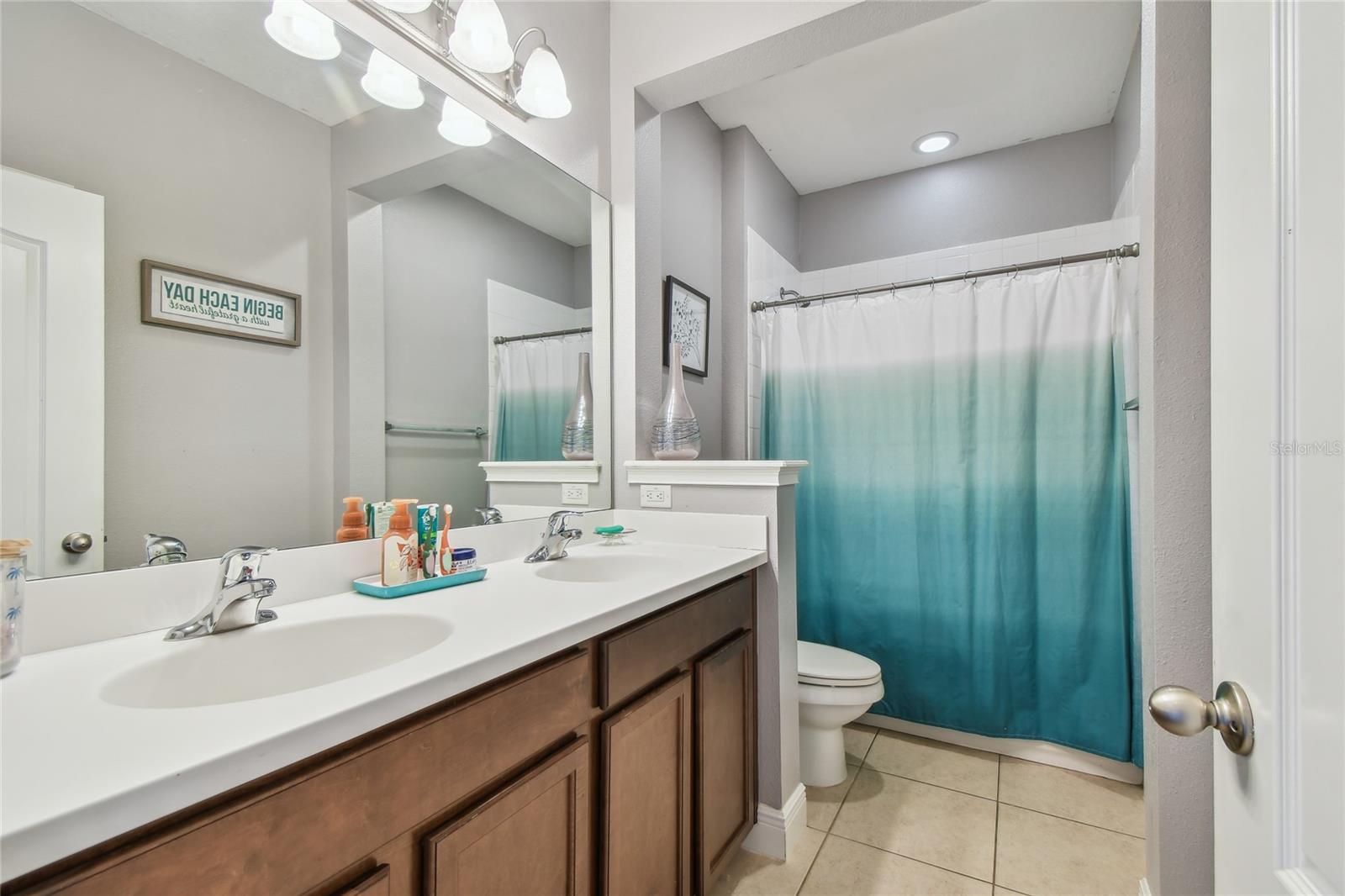 Full Bathroom Upstairs