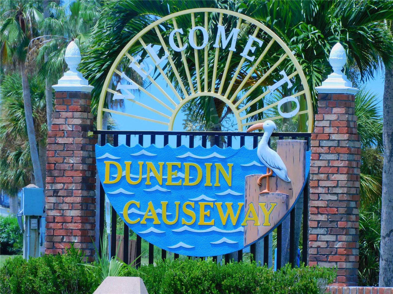 Entrance to Dunedin Causeway