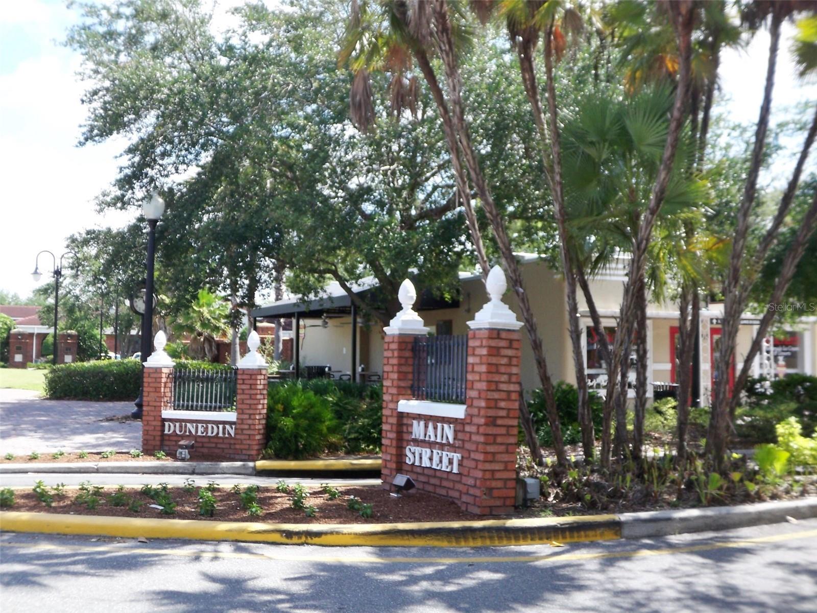 Entrance to Downtown Dunedin