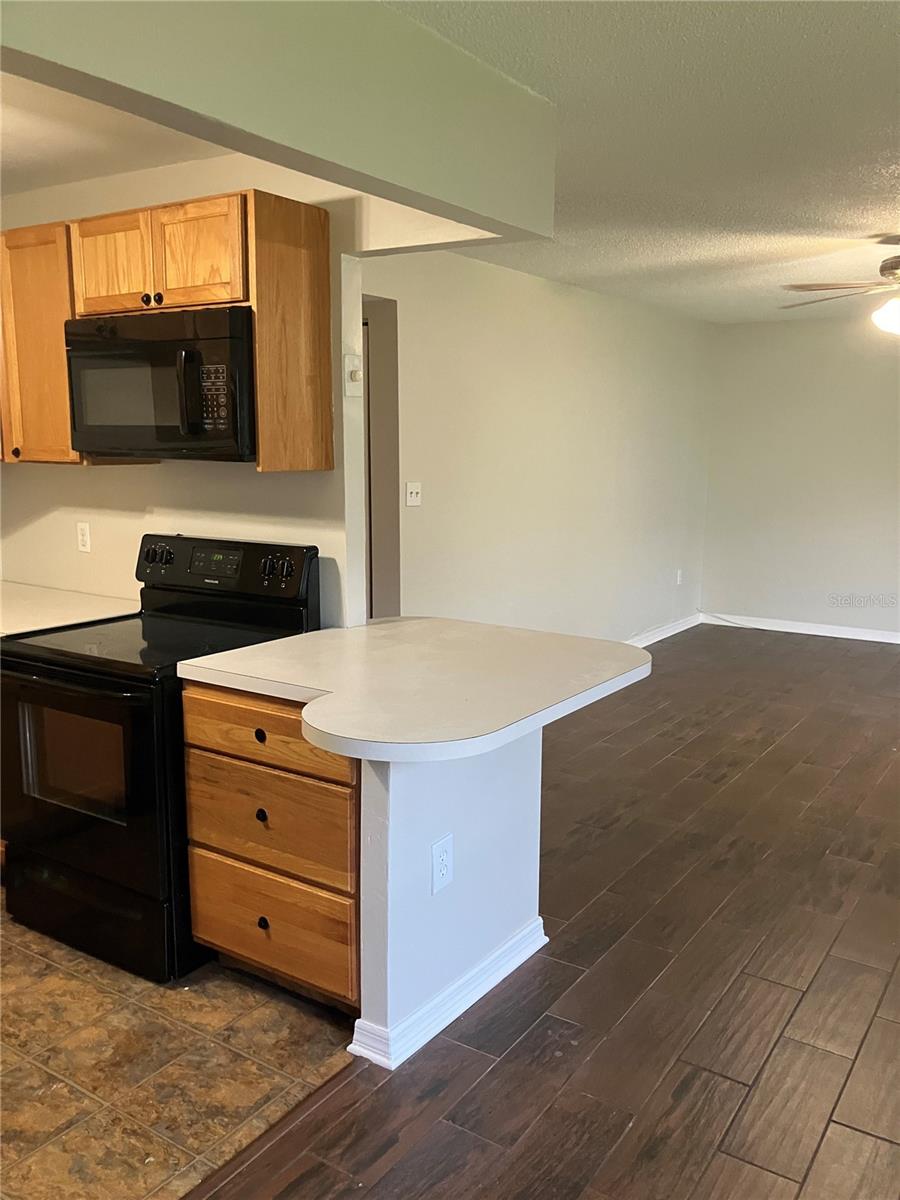 KITCHEN BREAKFAST BAR