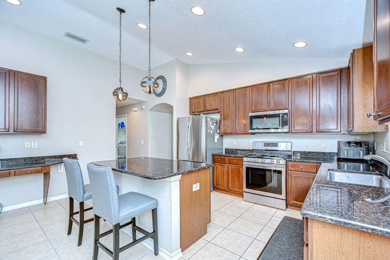 Kitchen with corner nook for your Computer/Bill pay area or Barista/Coffee Station.