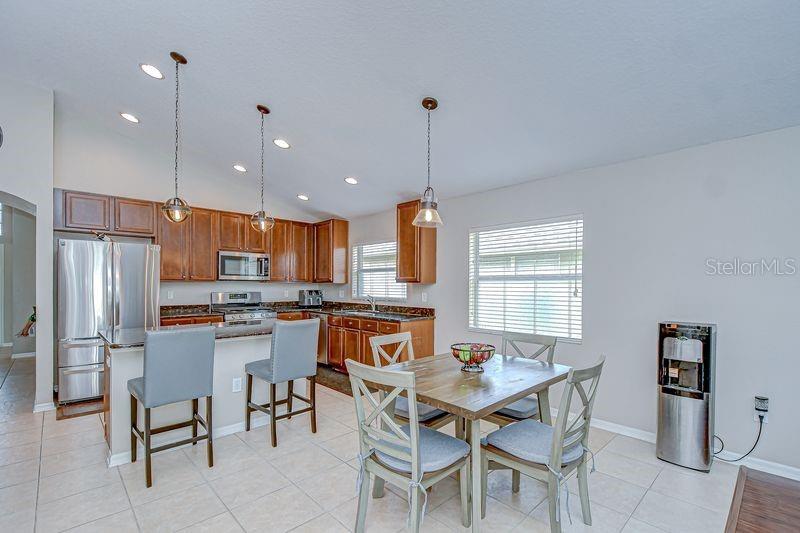 Casual Dining/Breakfast Area