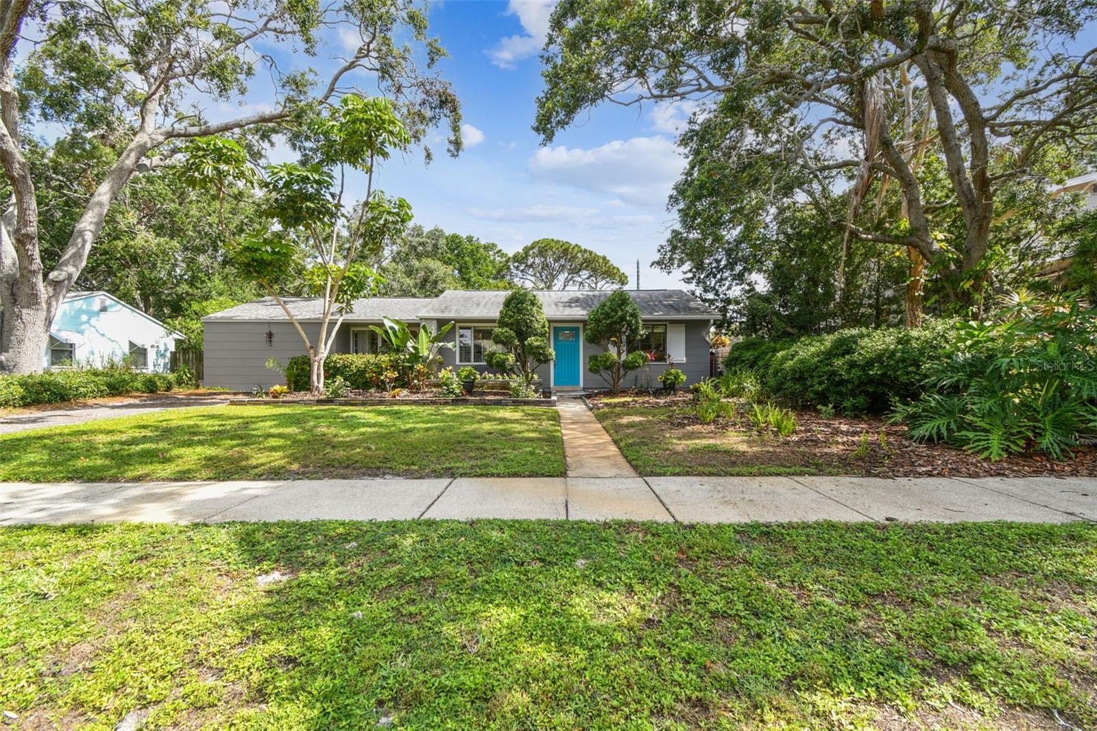 Great home with wonderful curb appeal in popular westside neighborhood. Large 75x127 lot.
