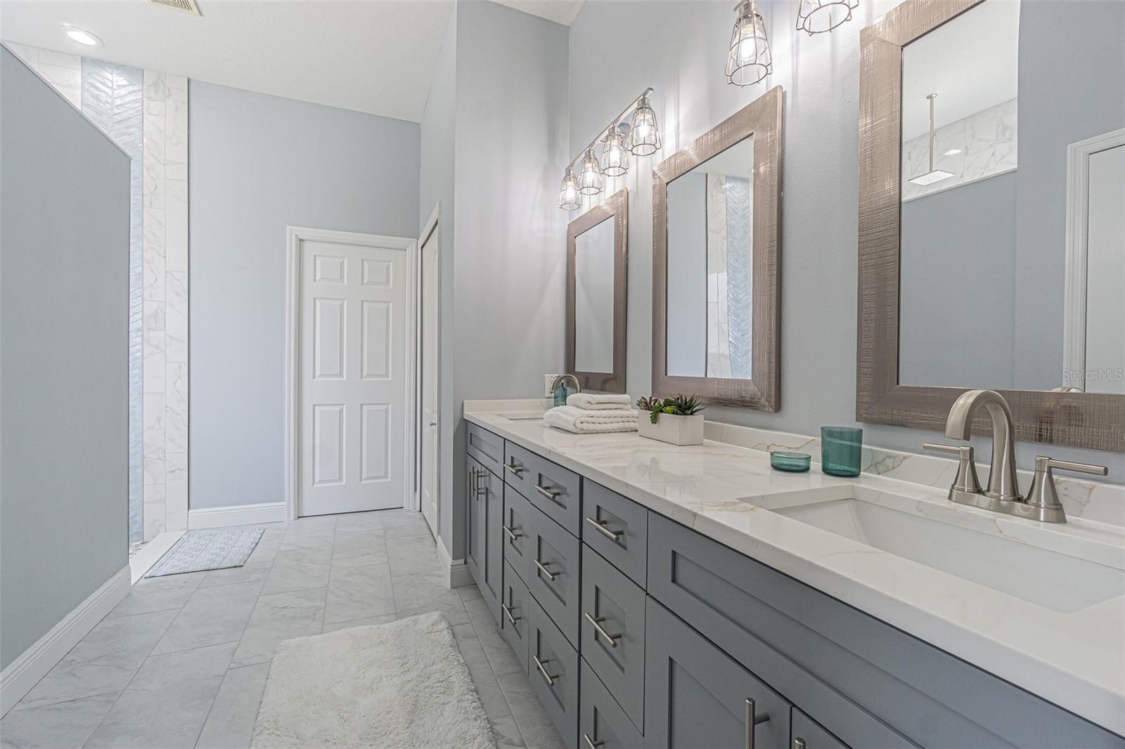 double vanity, enclosed water closet and separate linen closet
