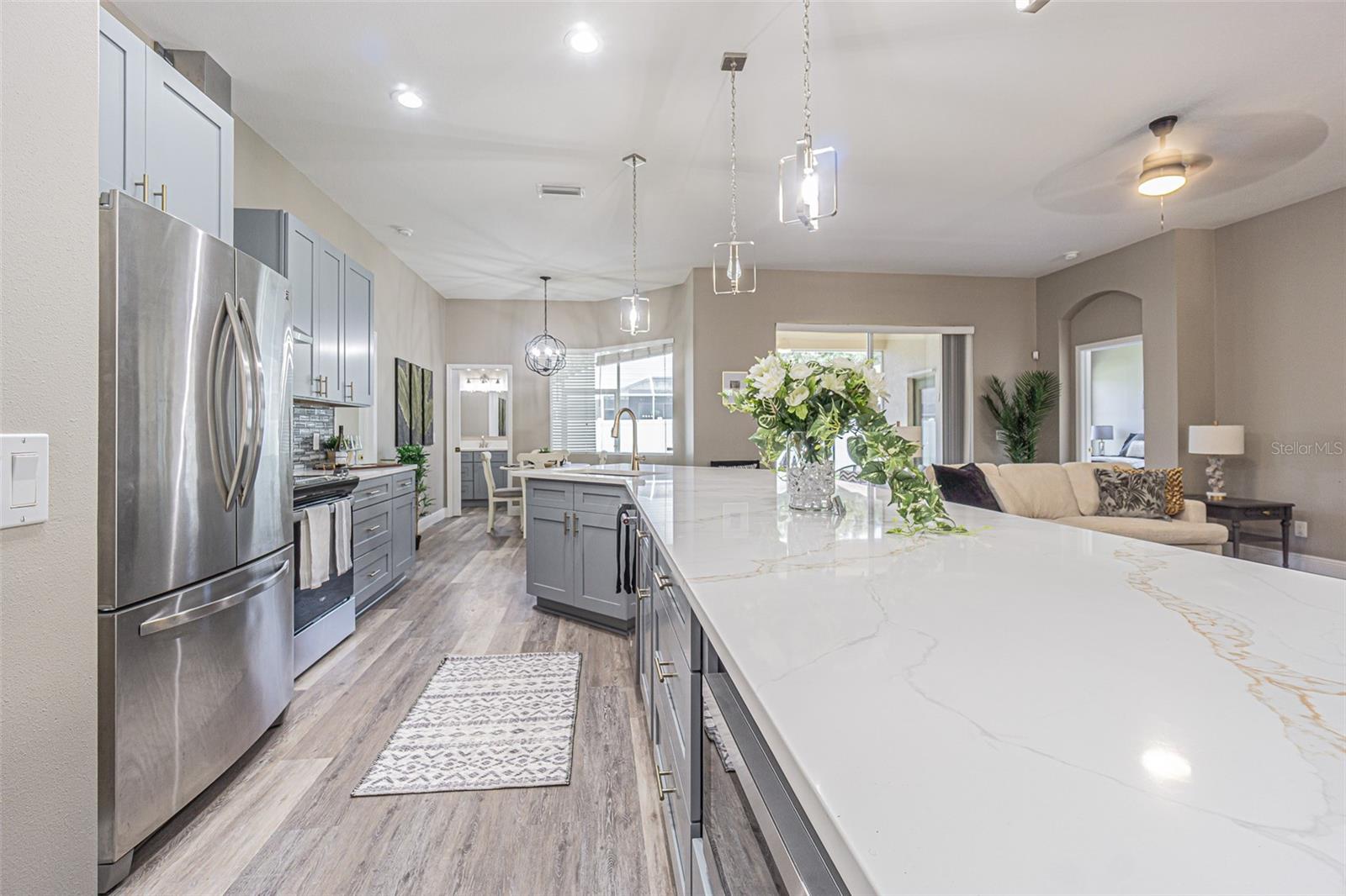 SS Appliances, Signature Hood, Microwave in Island