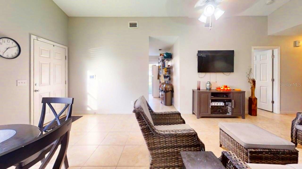TB8395164