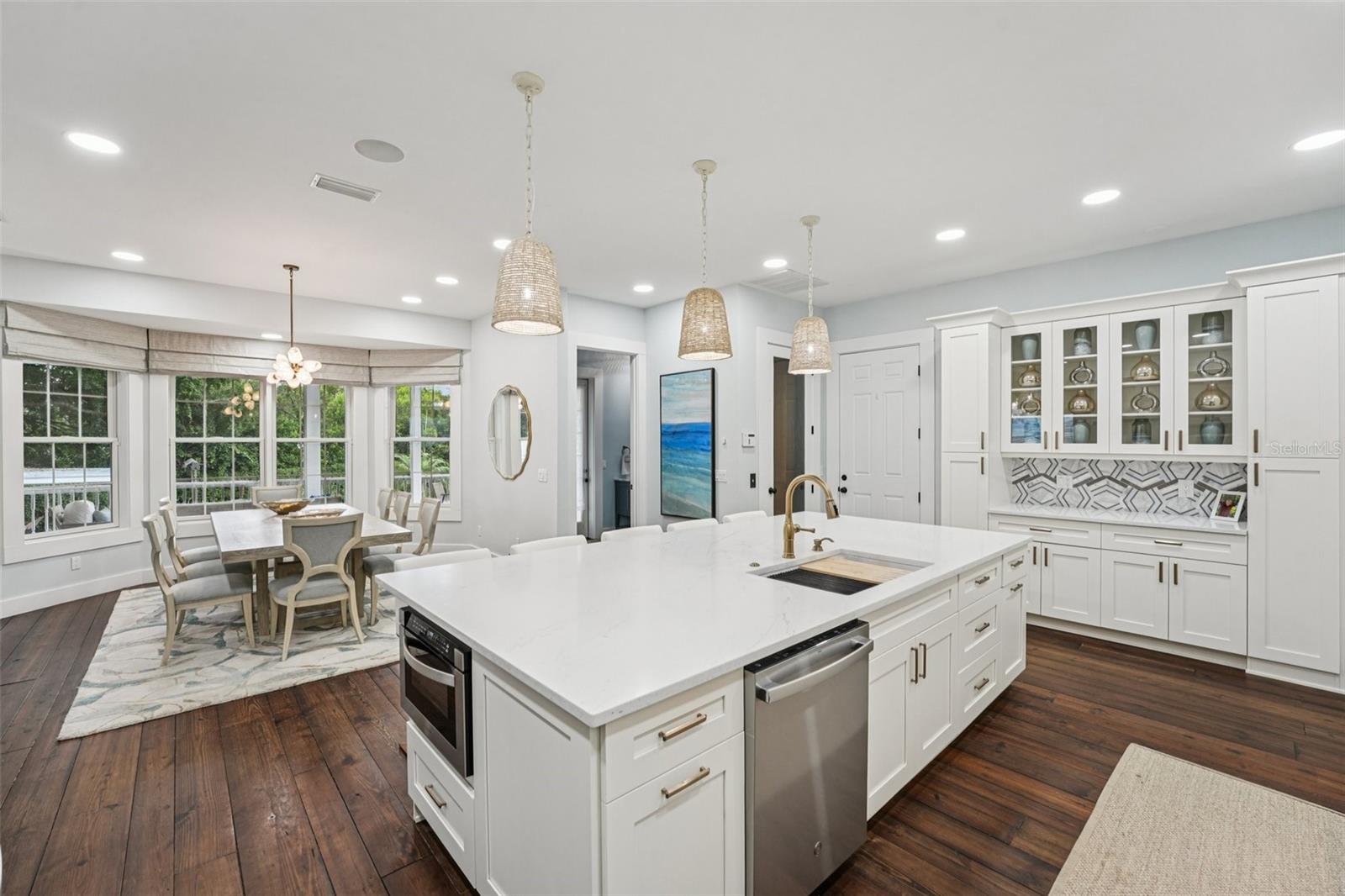 Oversized kitchen center island with Quartz