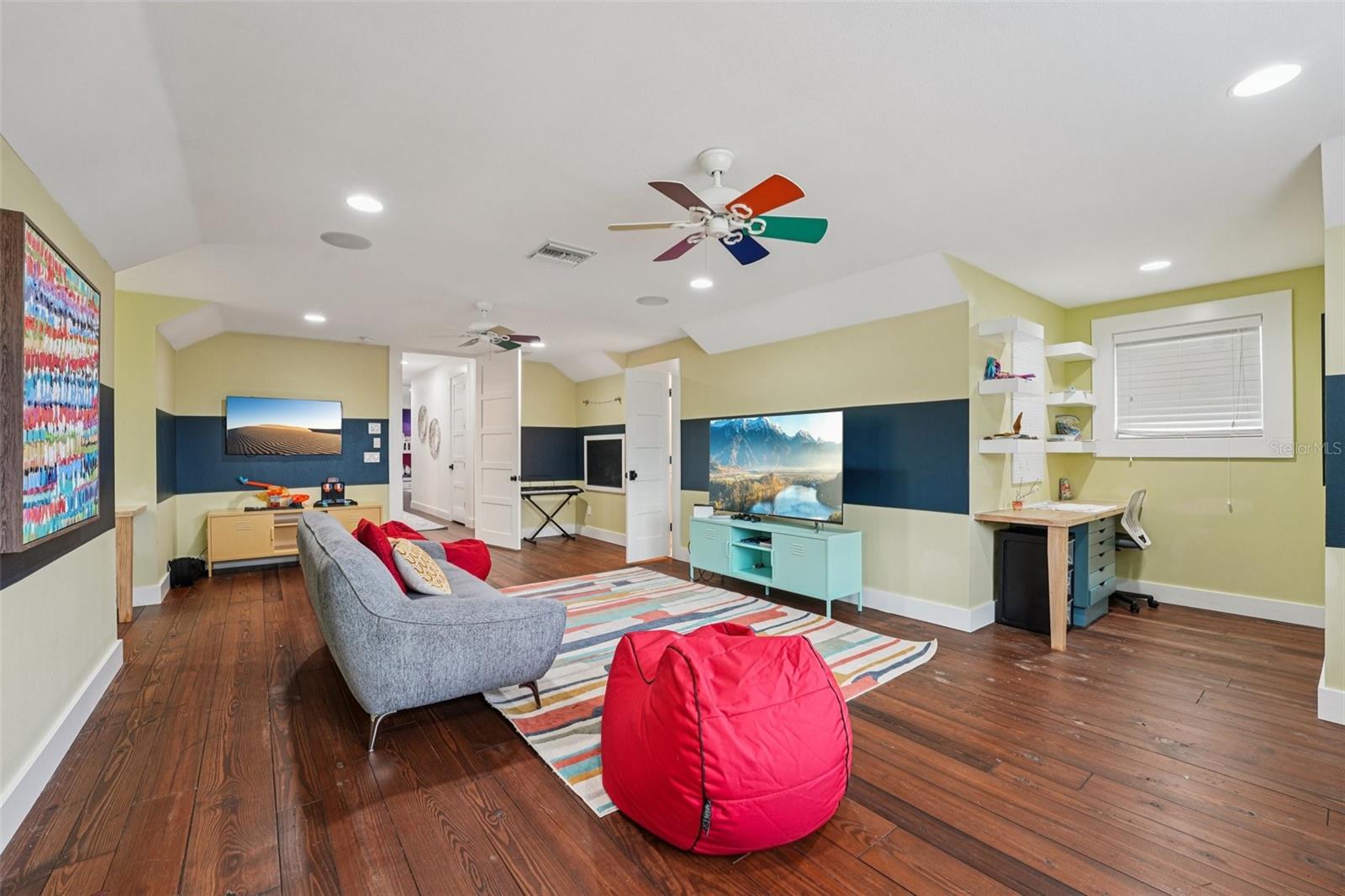 2nd Larger bonus room