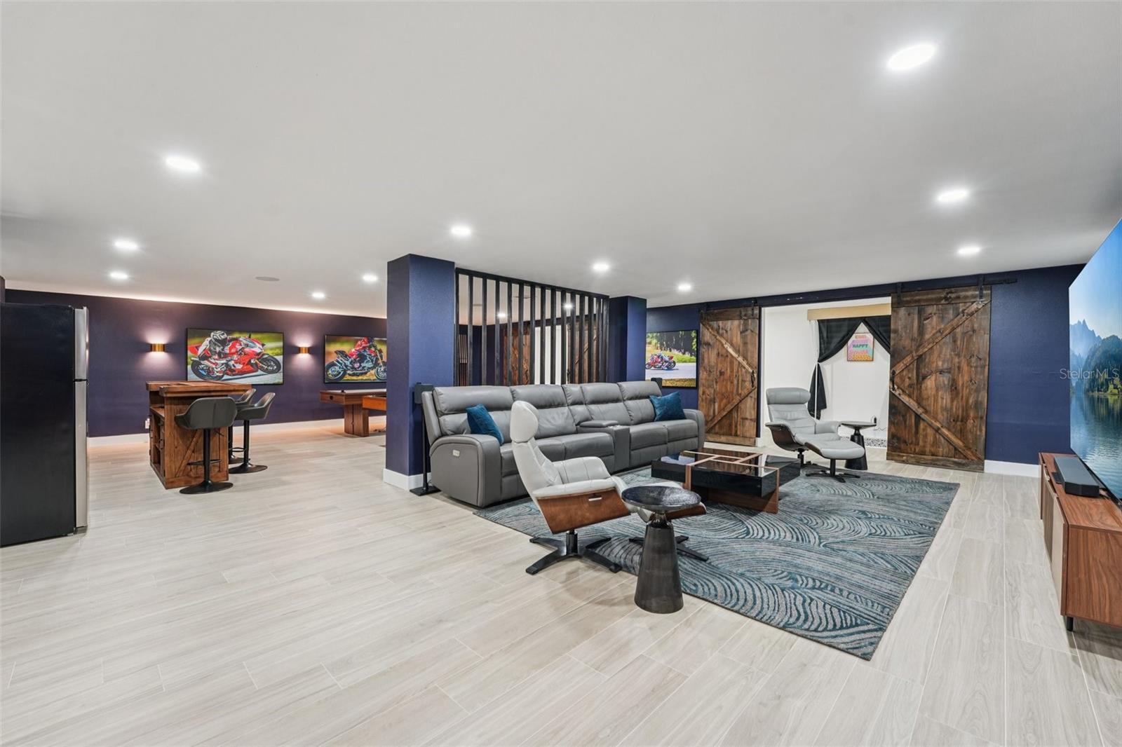 Second sitting area for entertaining