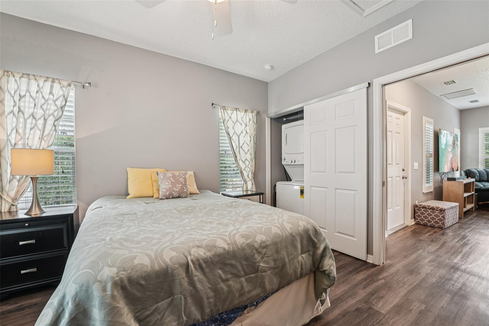 Guest house bedroom with Washer/Dryer